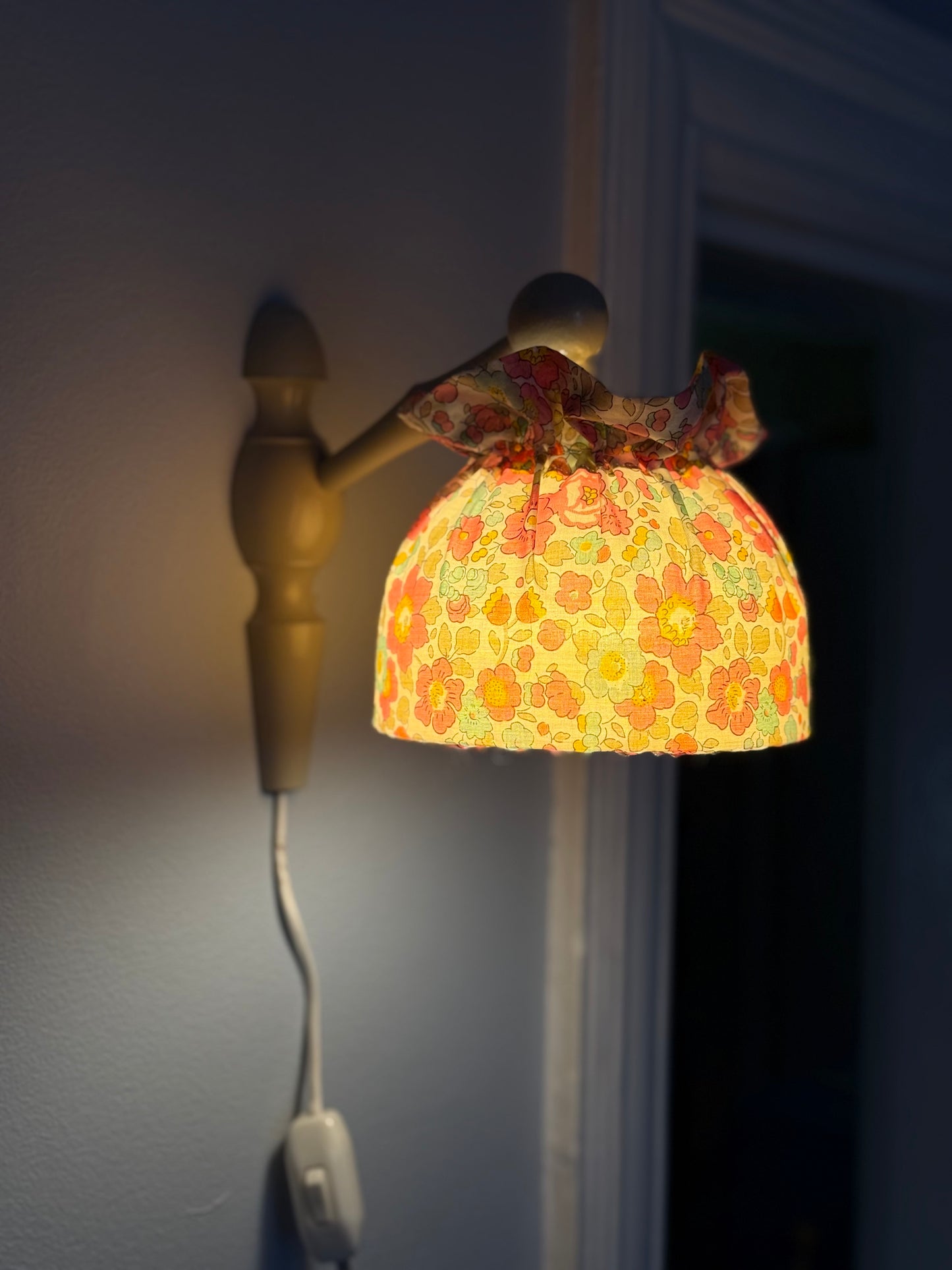 Væglampe med liberty skærm