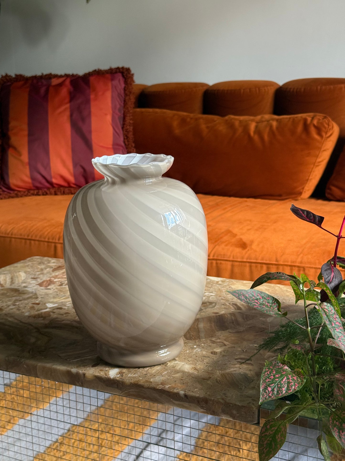 Vintage Murano vase med beige swirl