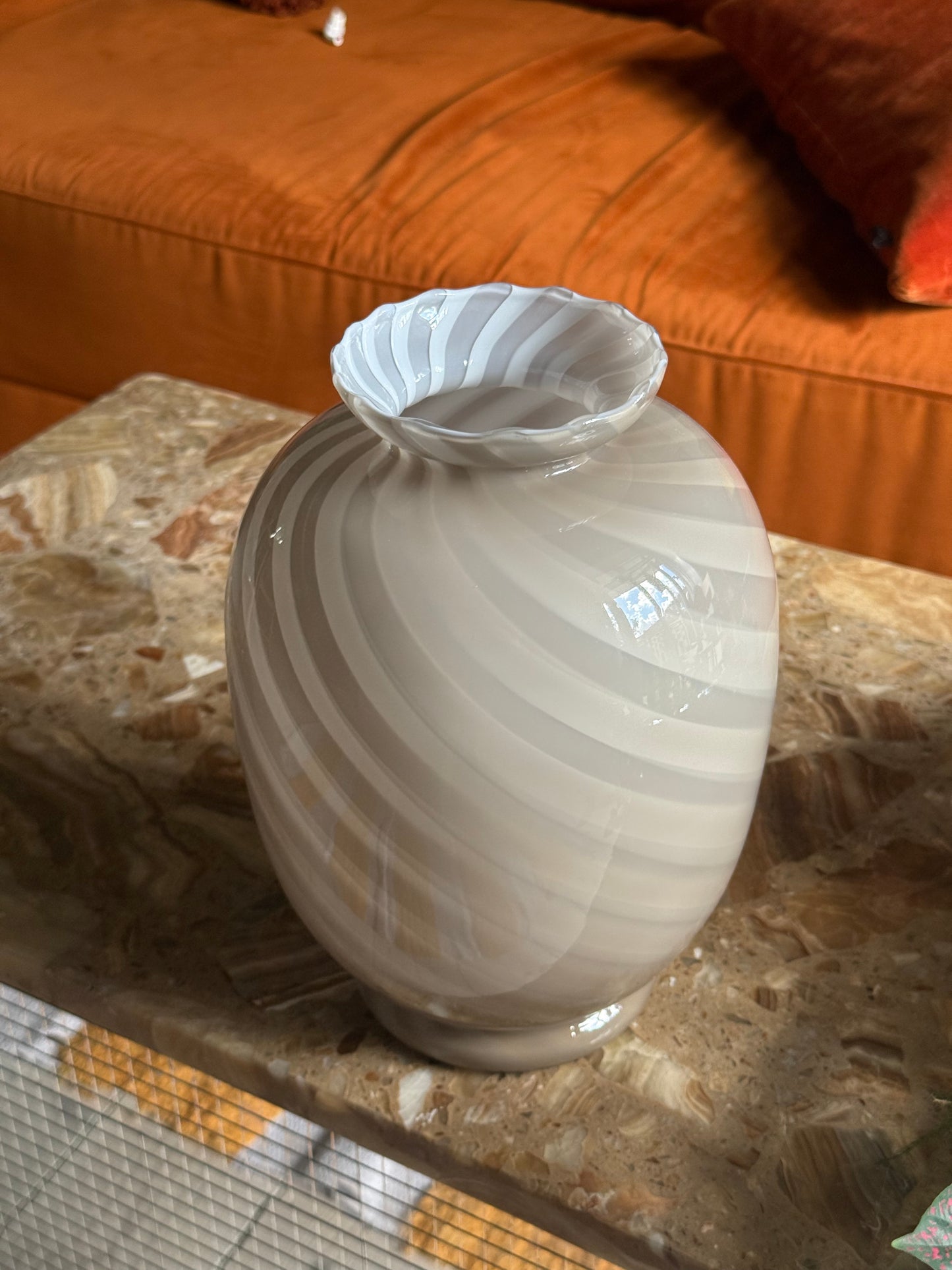 Vintage Murano vase med beige swirl