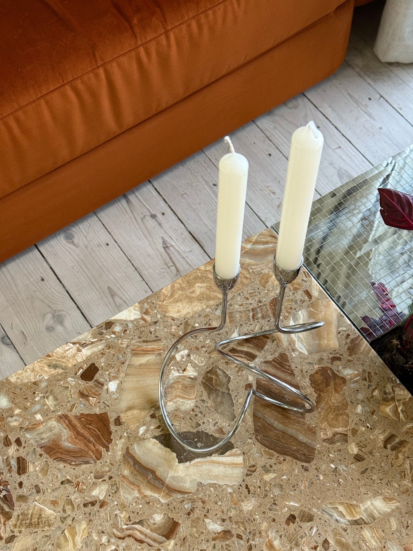 Dobbelt krøllet lysestage i krom