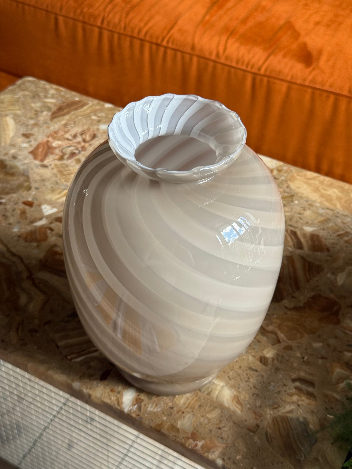 Vintage Murano vase med beige swirl