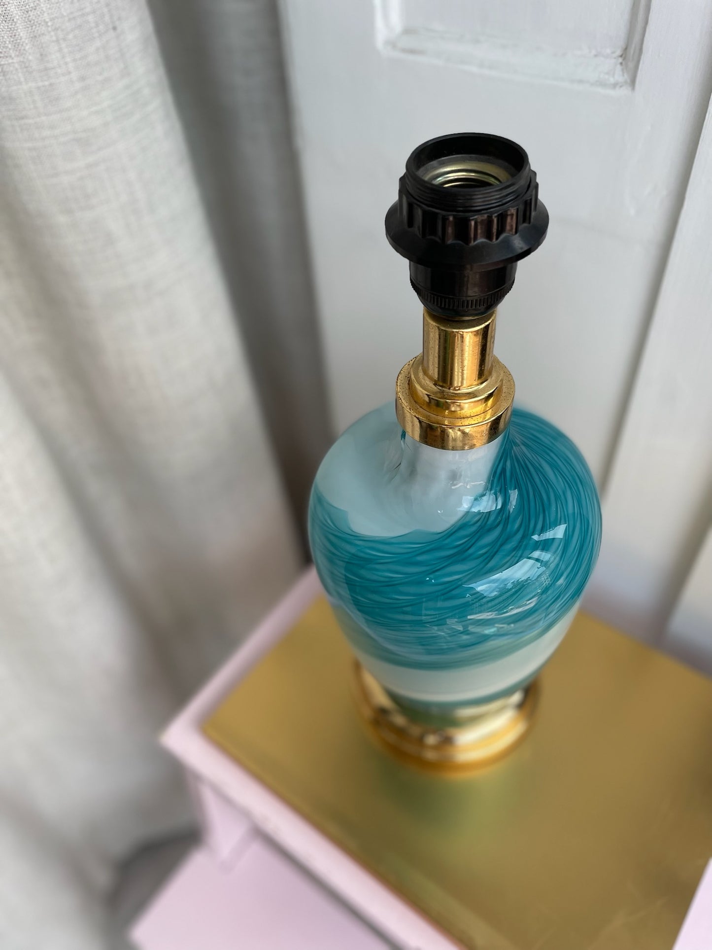 Murano bordlampe med blåt swirl