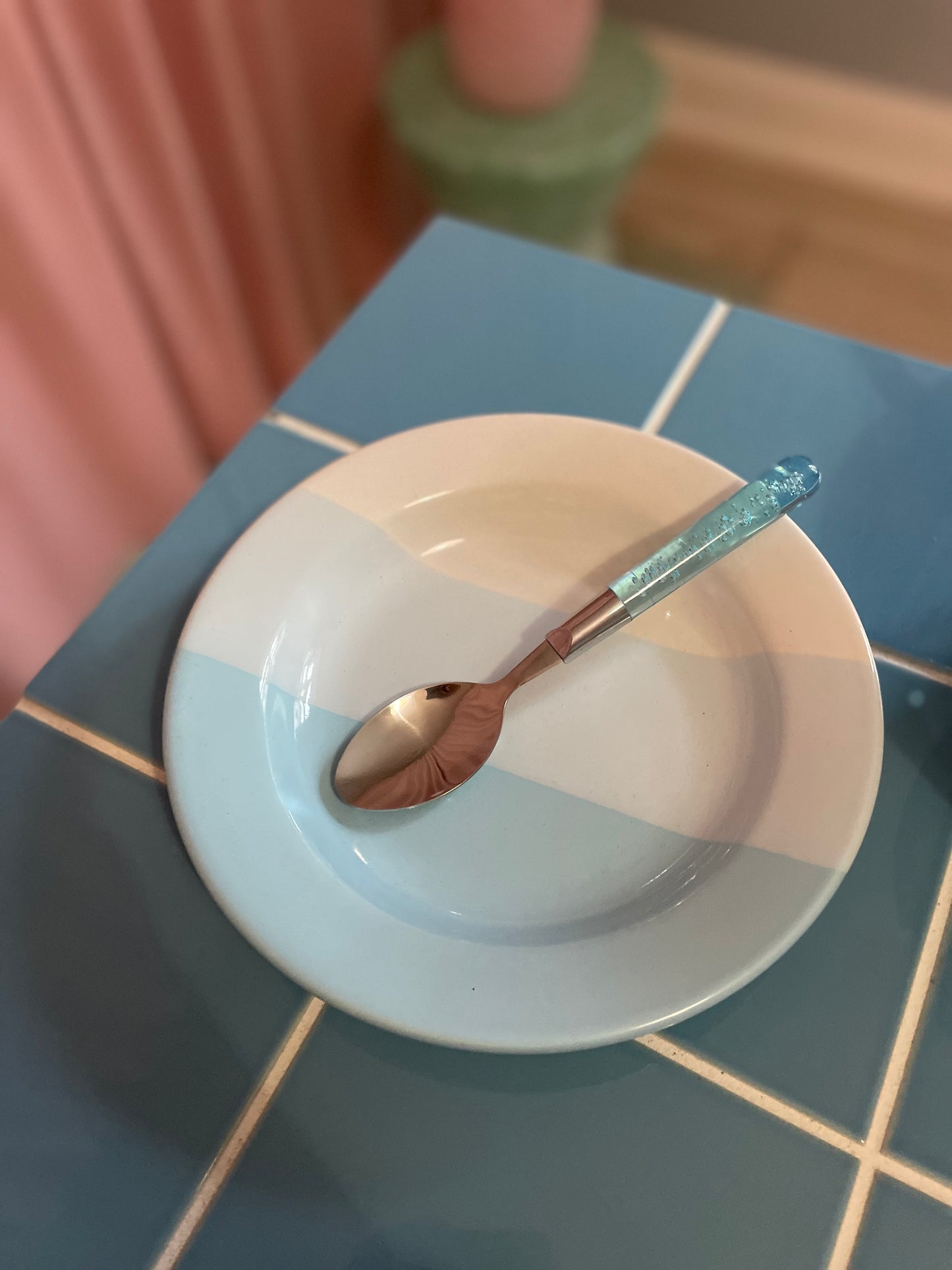 Deep plates in striped blue shades
