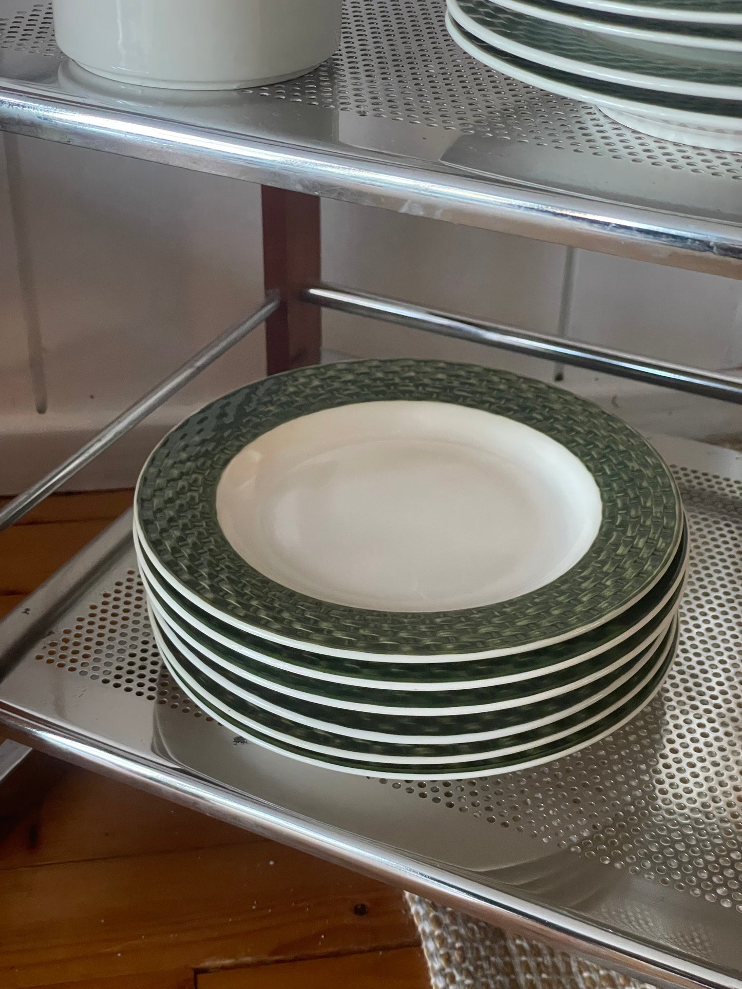 Lunch plates with green braided edge