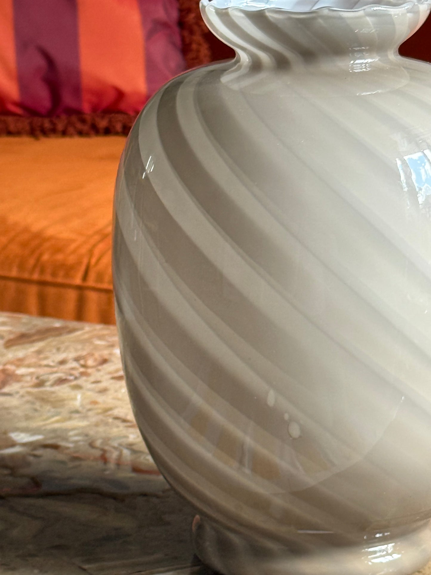 Vintage Murano vase med beige swirl
