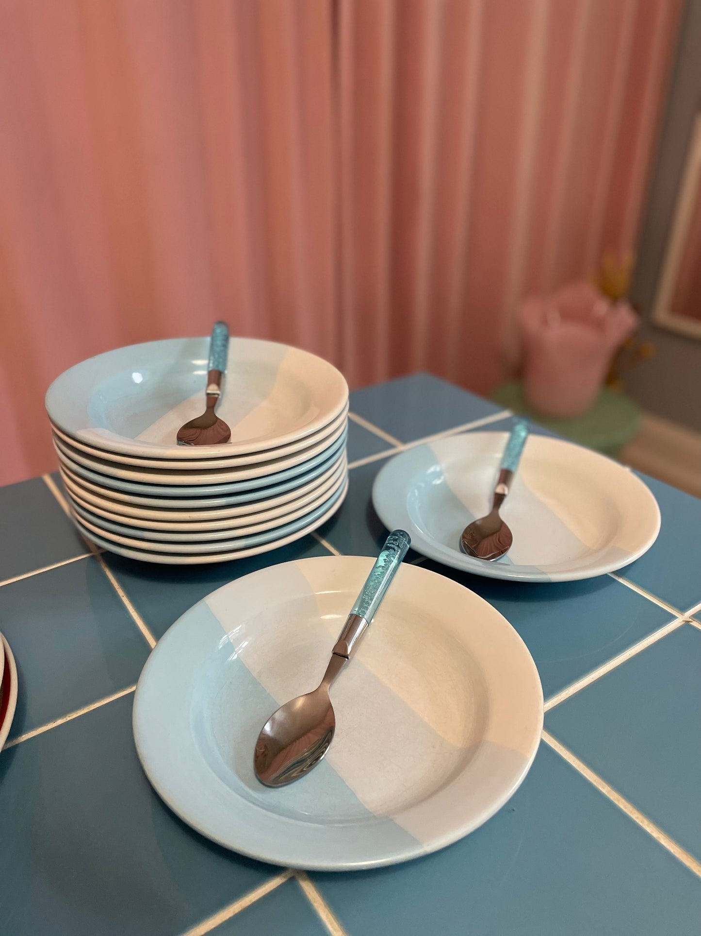 Deep plates in striped blue shades