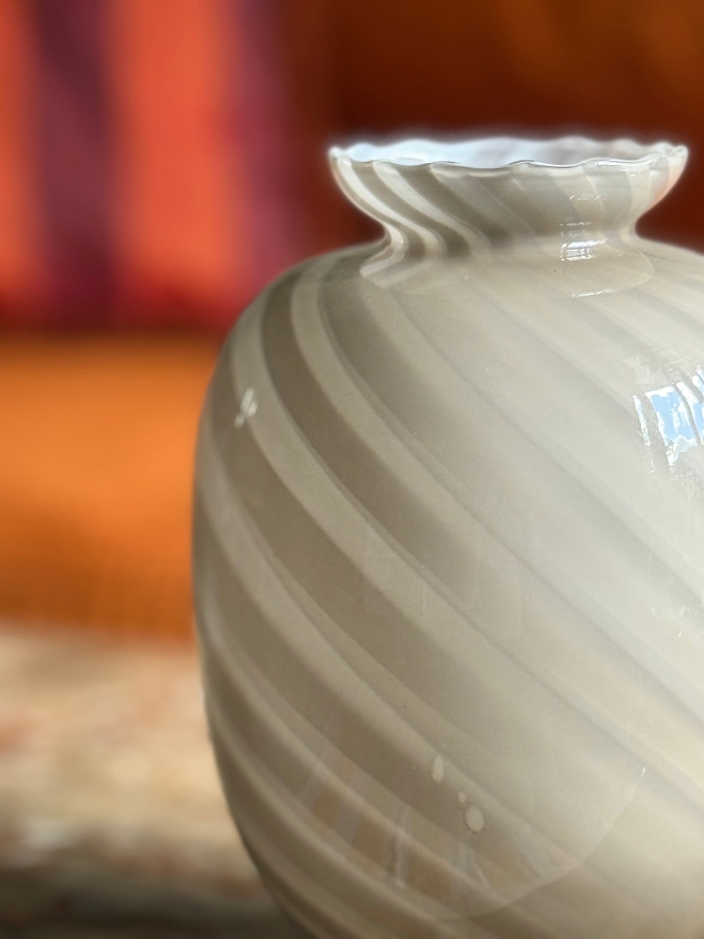 Vintage Murano vase med beige swirl