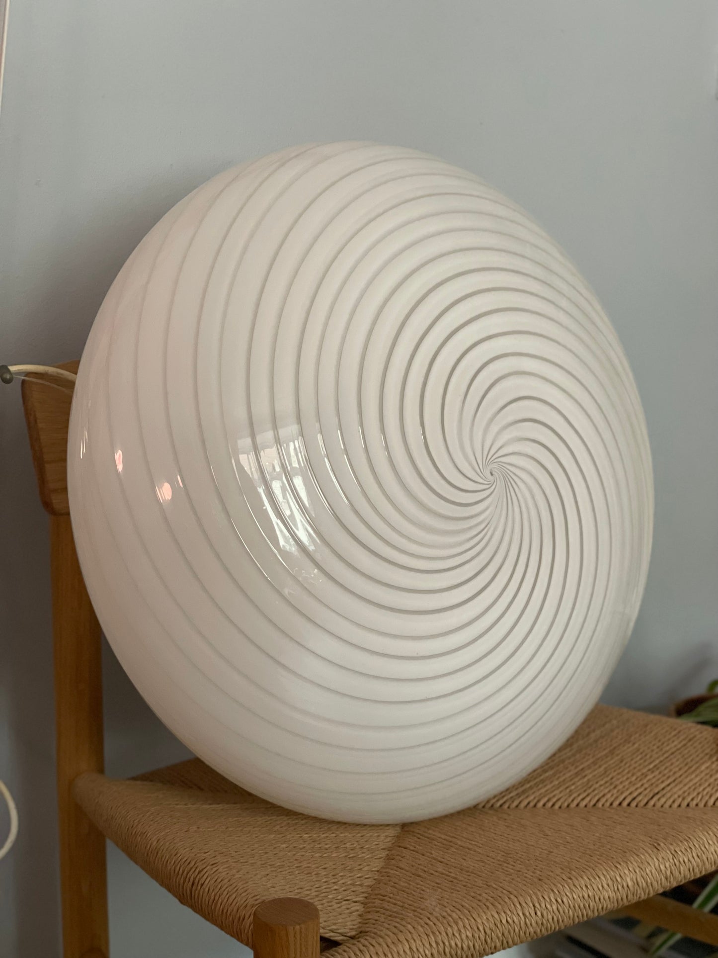 Hvid vintage Murano 48cm klokkeformet pendel