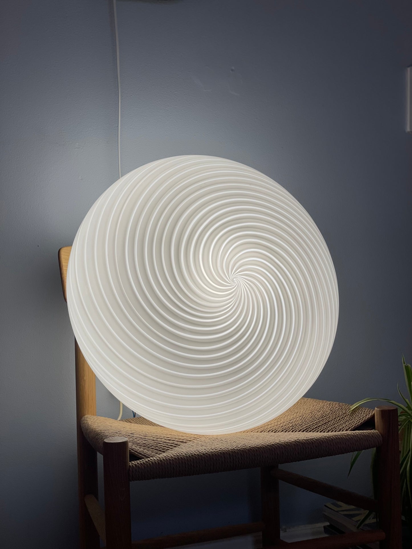 Hvid vintage Murano 48cm klokkeformet pendel