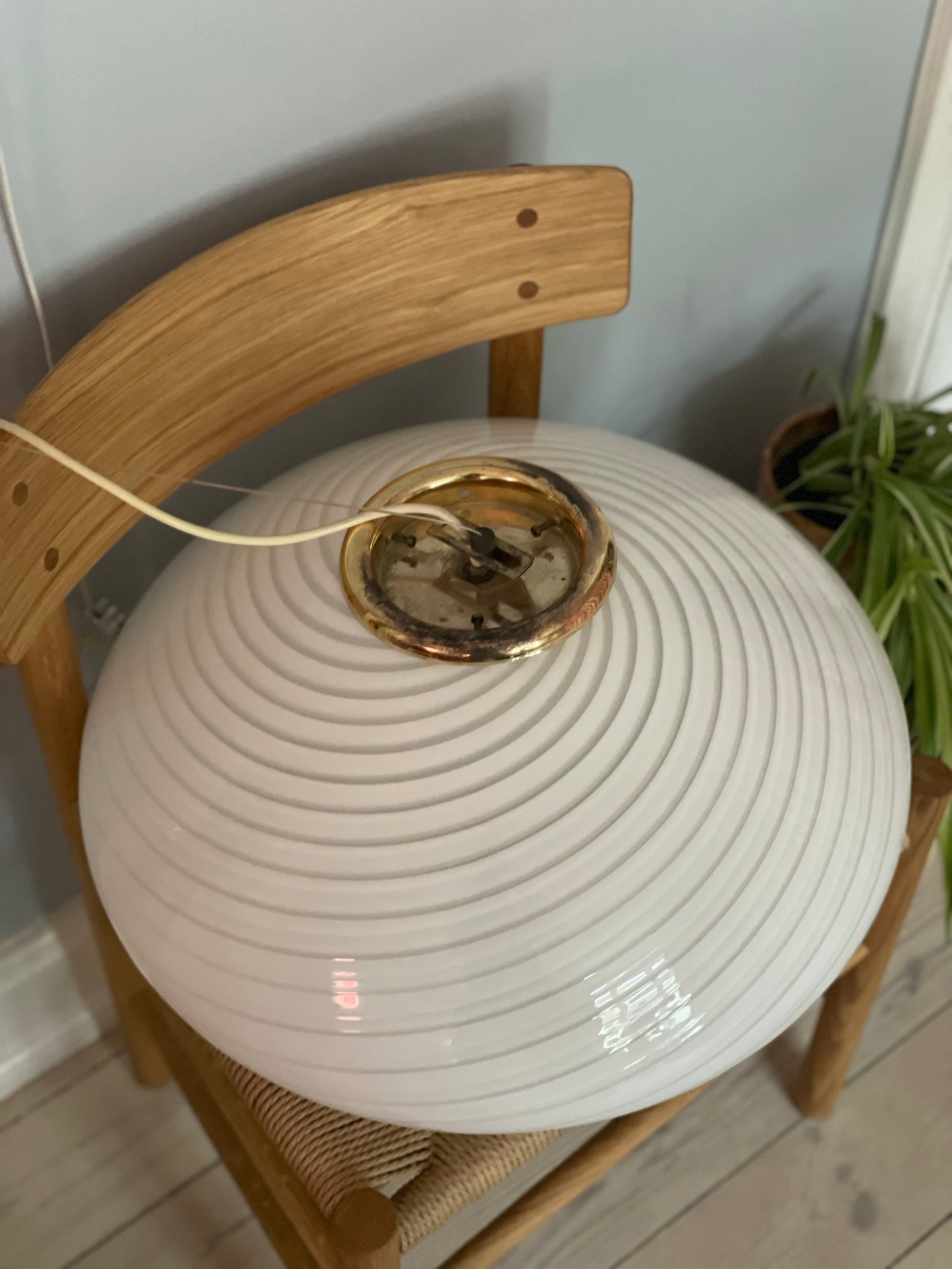 Hvid vintage Murano 48cm klokkeformet pendel