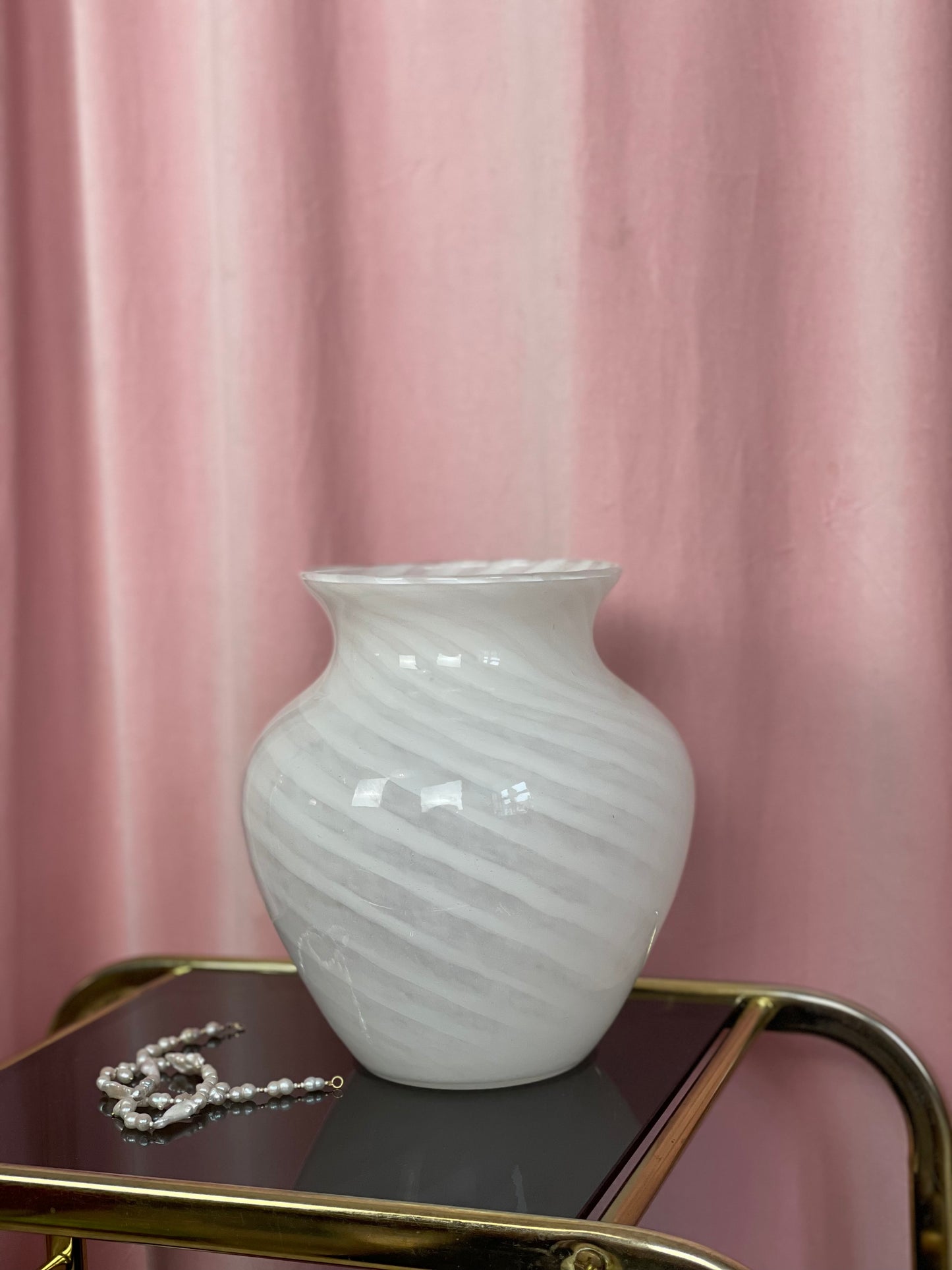 Murano glasvase med mælkehvidt swirl