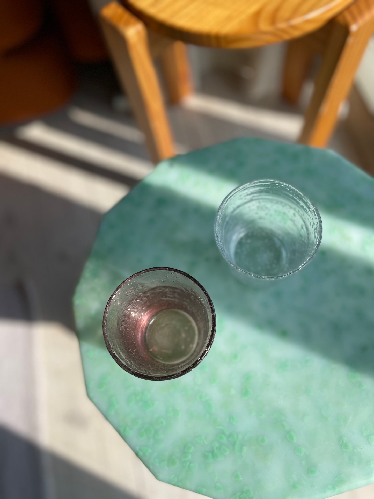 Sæt af 2 glas med bobler