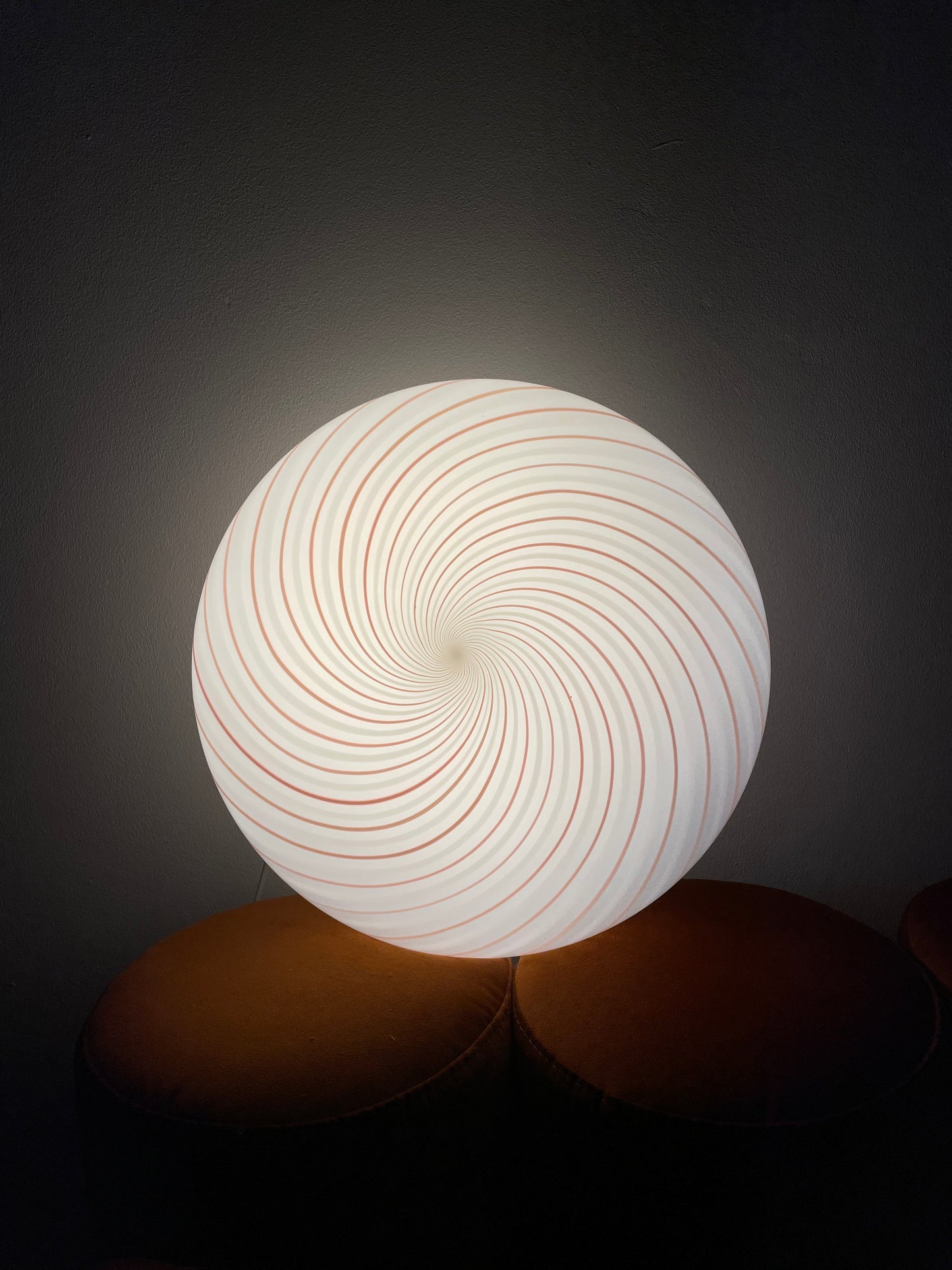 Vintage Murano væglampe med lyserødt swirl 36cm