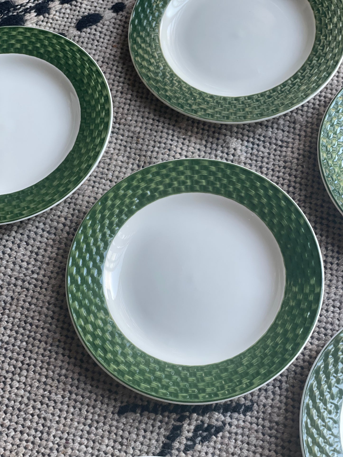 Lunch plates with green braided edge