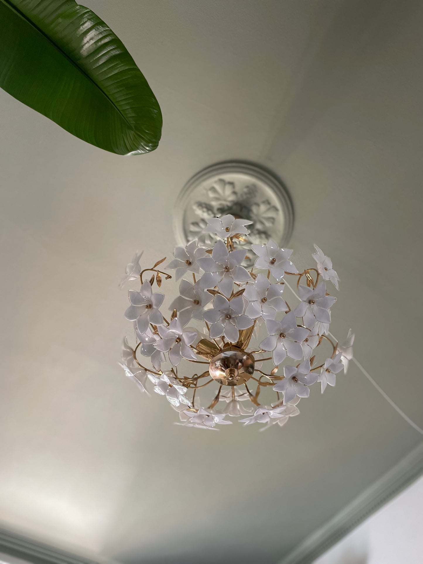 Hvid blomstret lysekrone - 43 blomster
