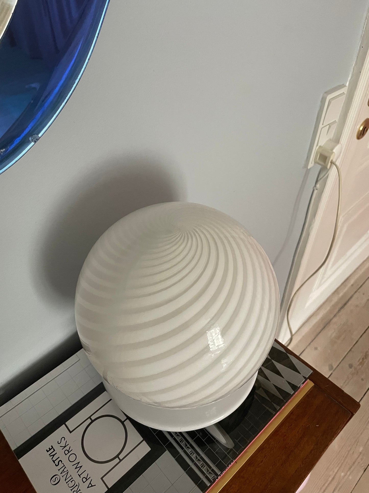 Vintage Murano table lamp in white swirl