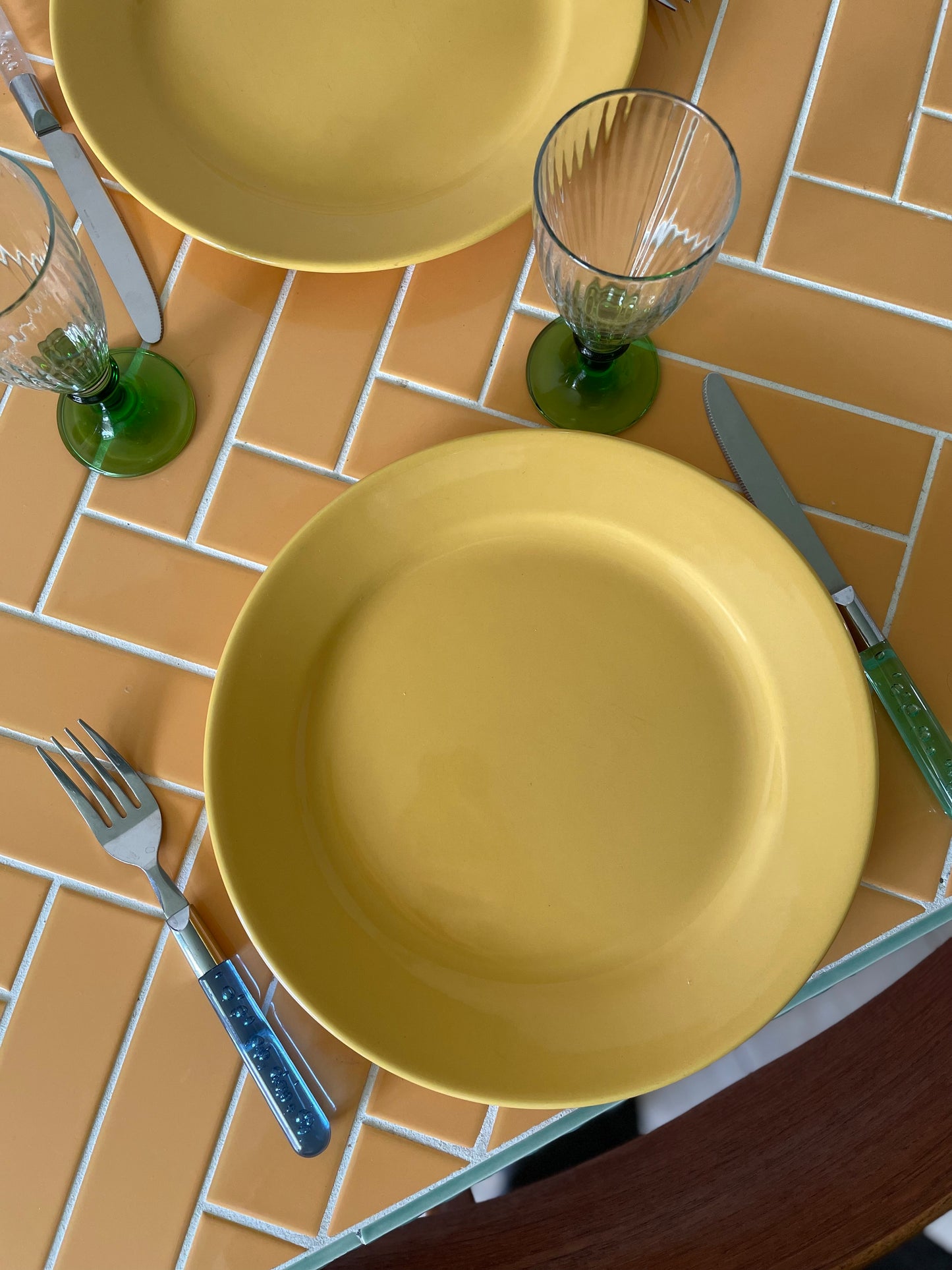 Gule middagstallerkener