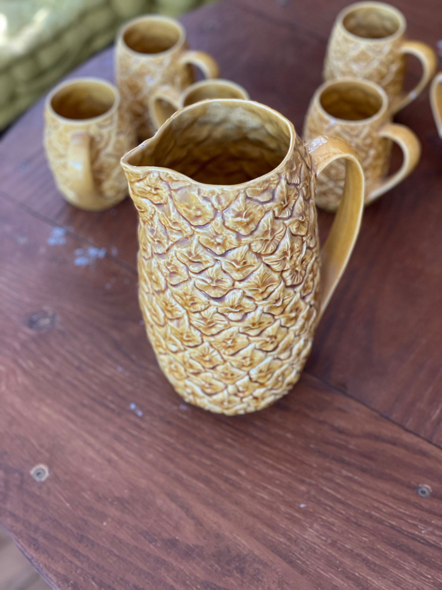 Pineapple set with cups and jug