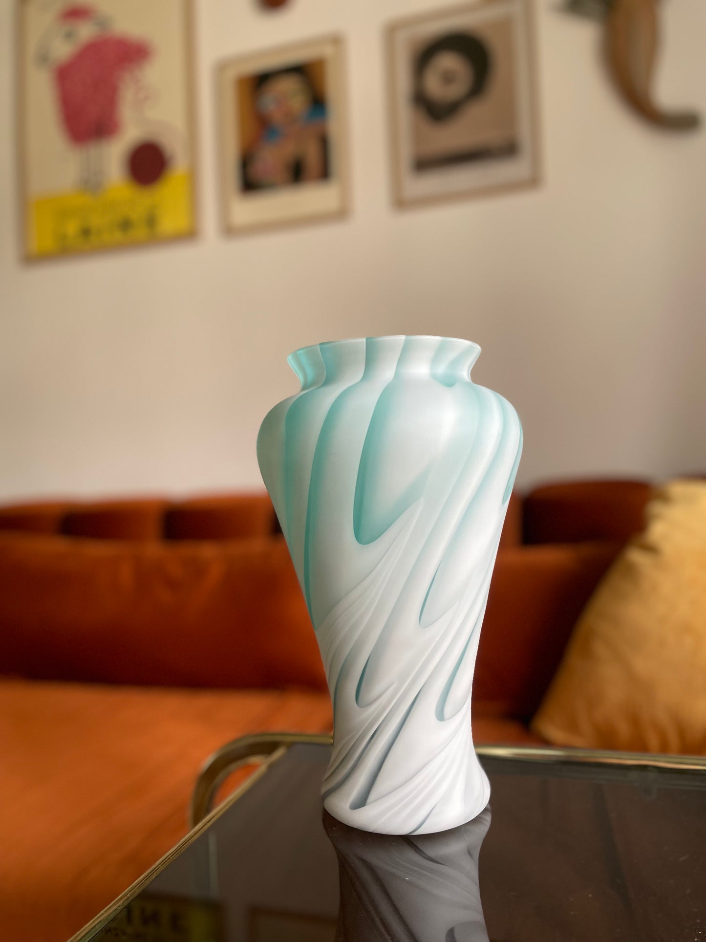 Italiensk grøn og hvid vase med swirl effekt