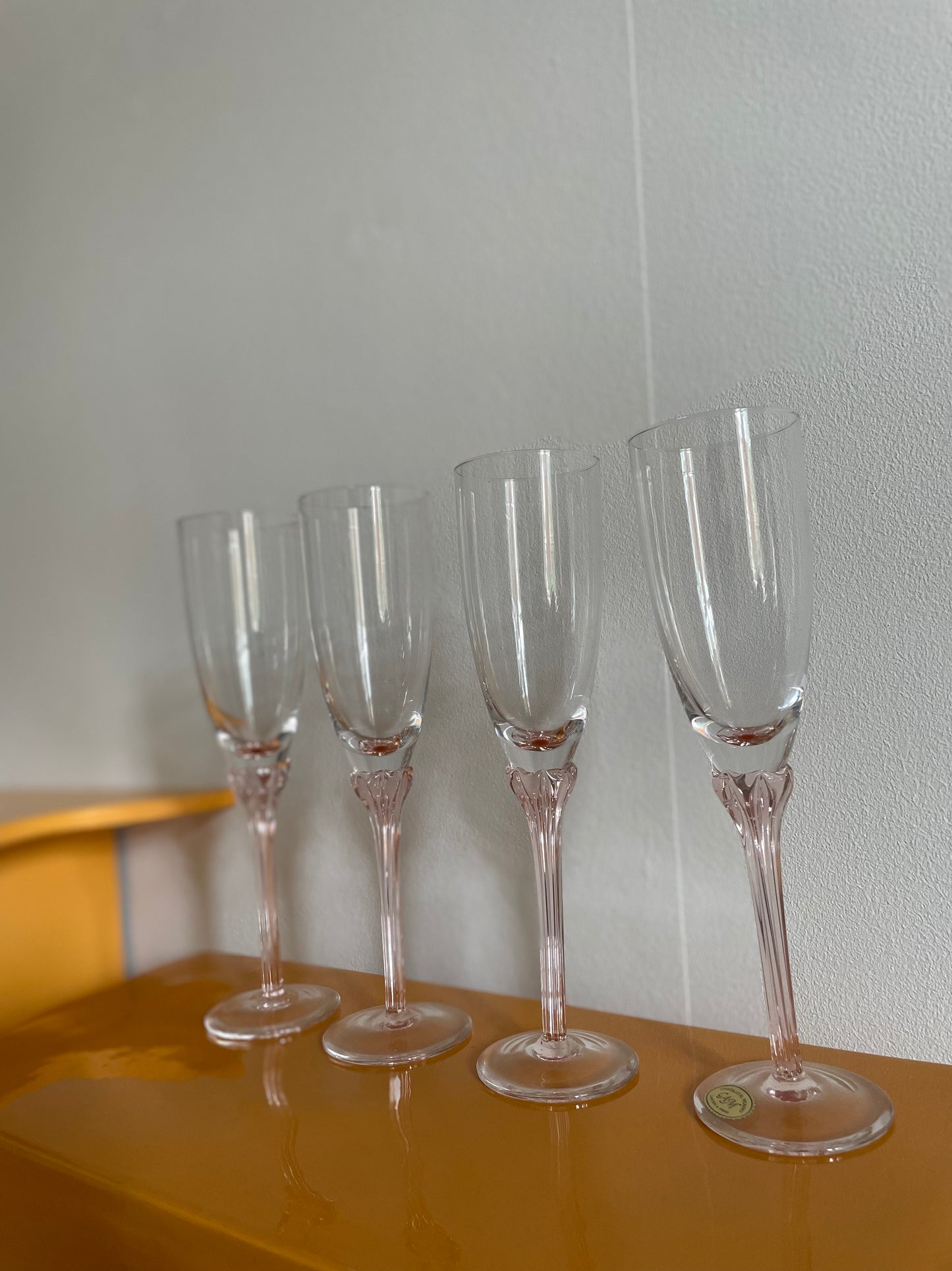 Sæt af 2 Champagneglas med Rosa fod