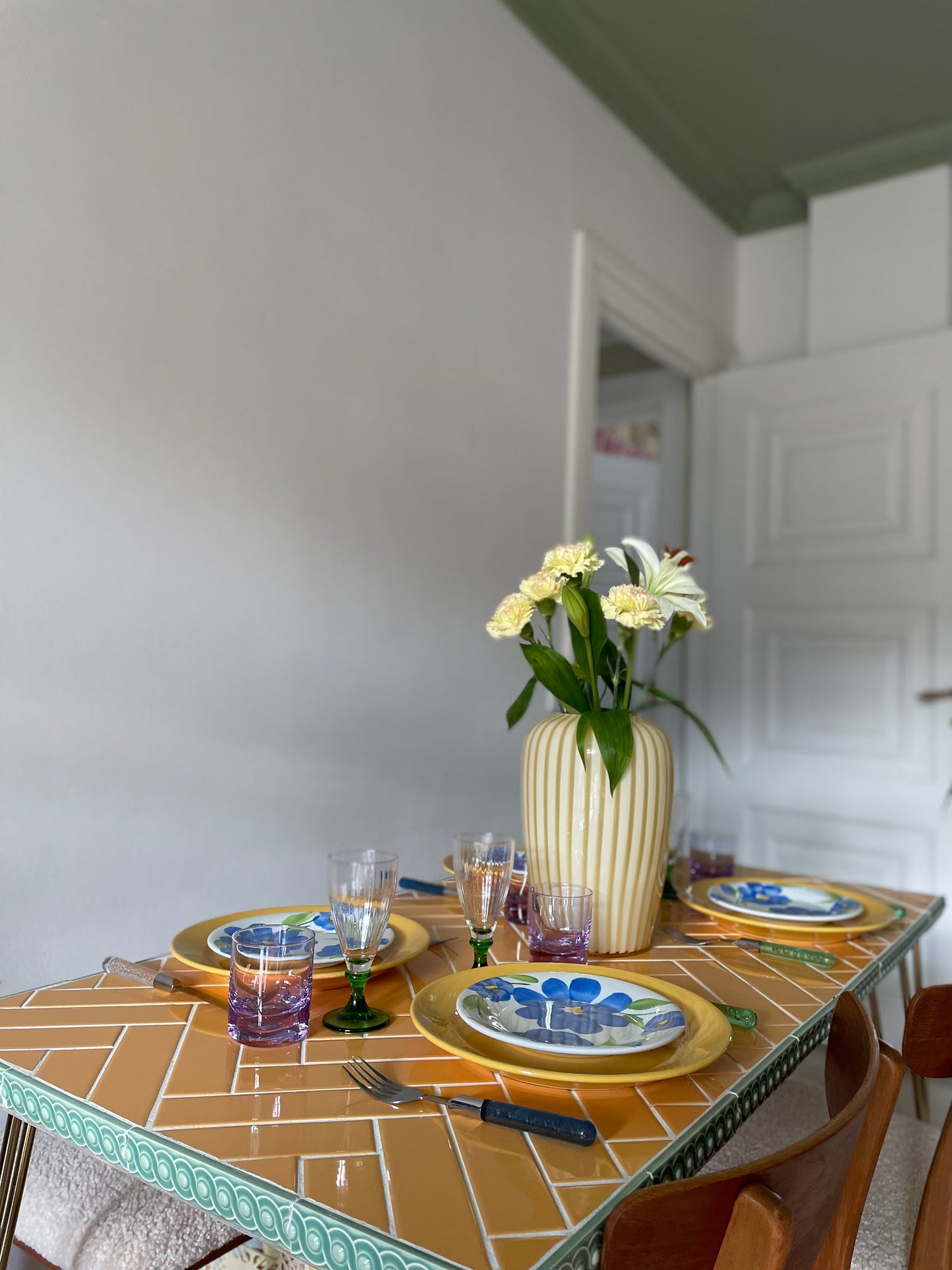 Gulstribet vintage Muranovase
