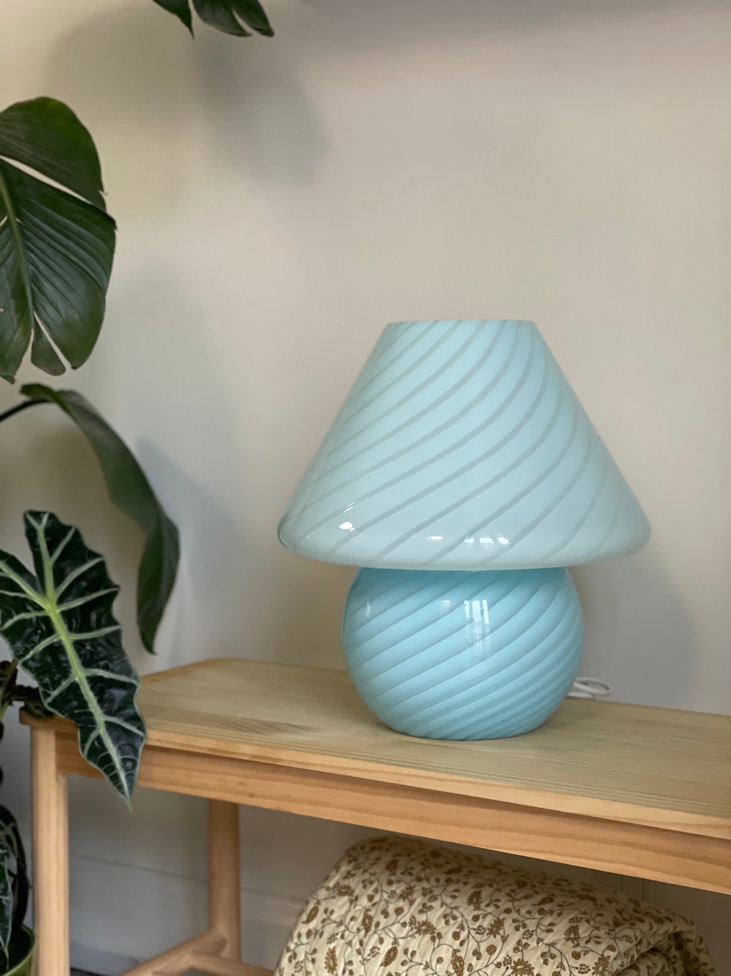 Vetri Murano blå mega mushroom bordlampe 37cm