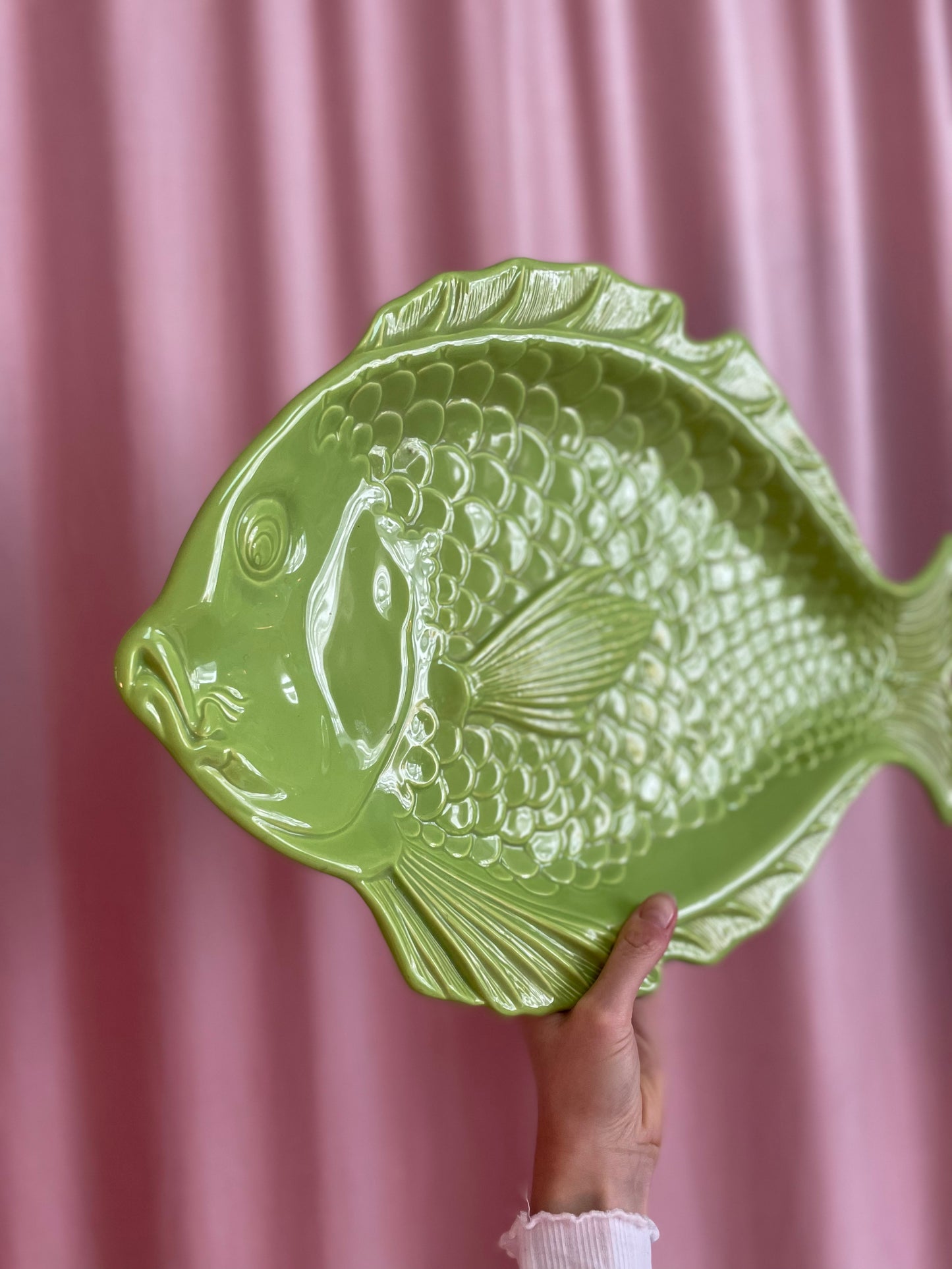 Stort grønt fiskefad