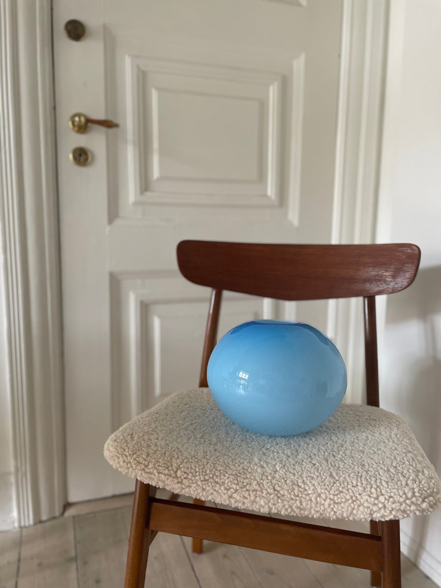 Blå kuglevase