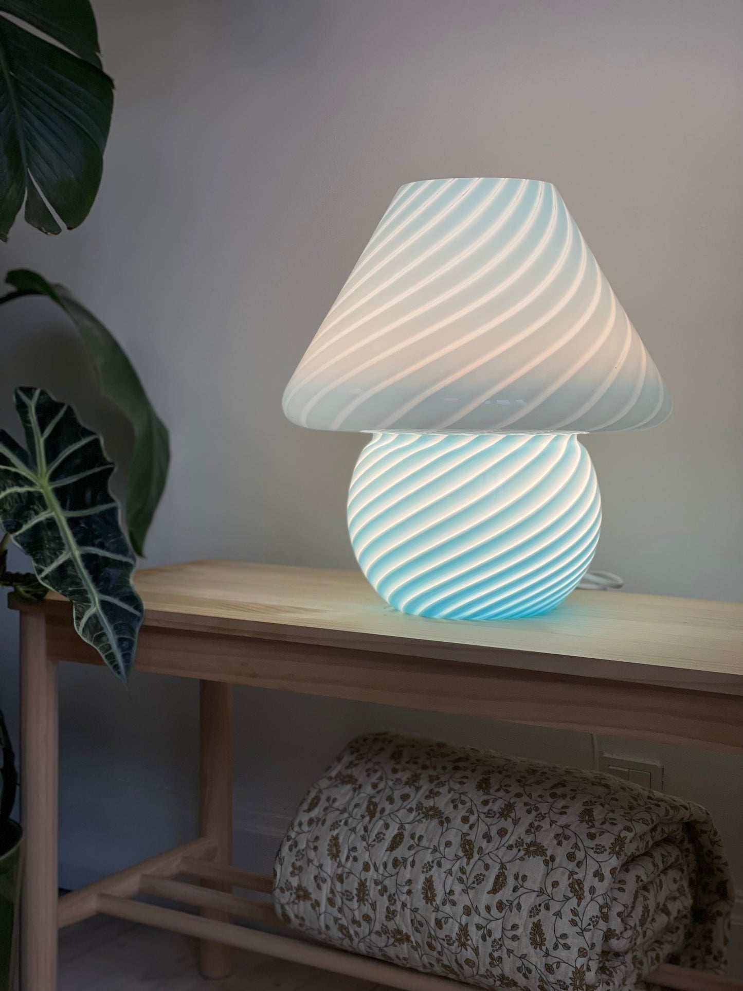 Vetri Murano blå mega mushroom bordlampe 37cm