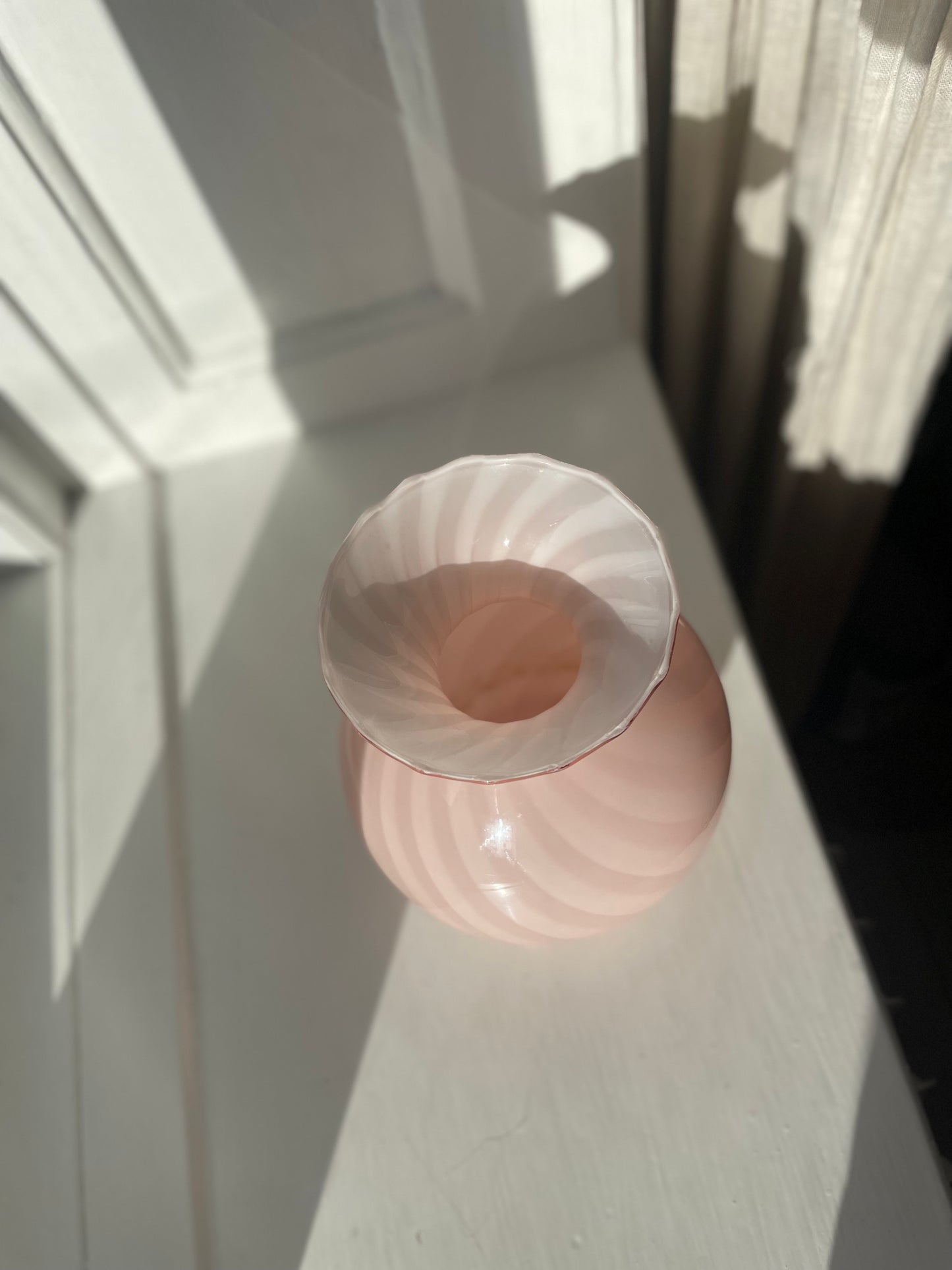 Vintage Murano pink swirl vase