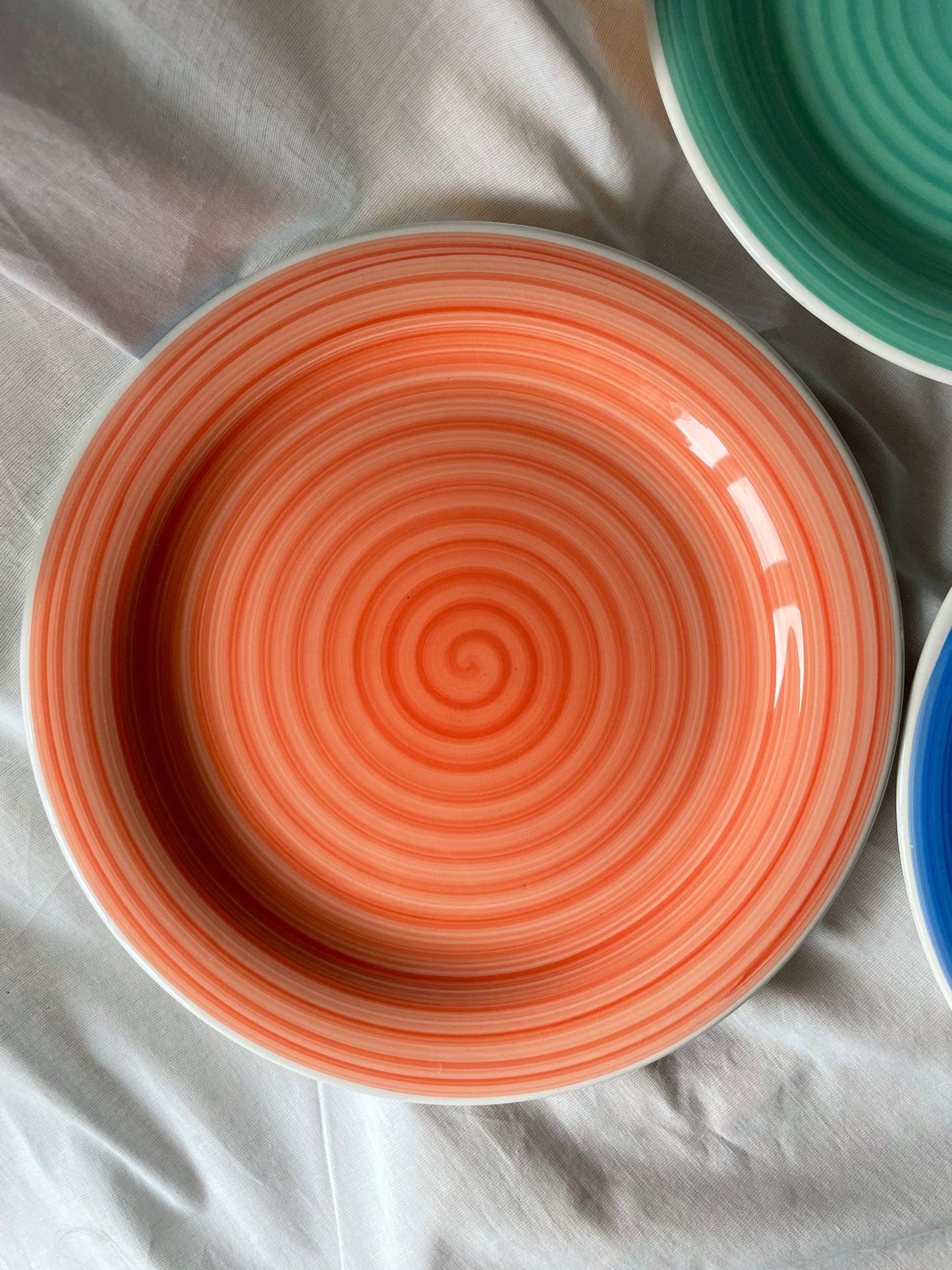 Swirl the dinner plate red