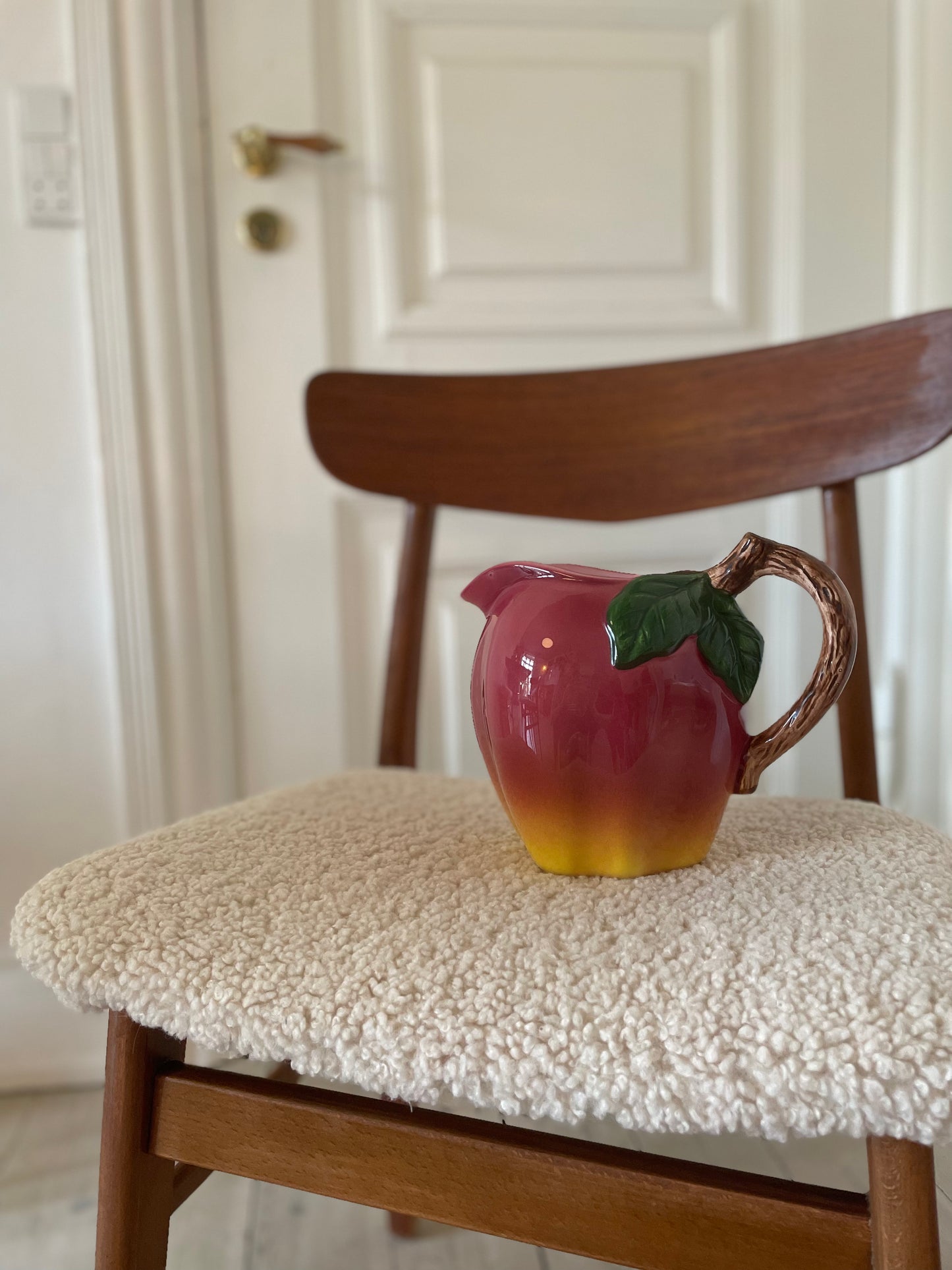 Apple jug