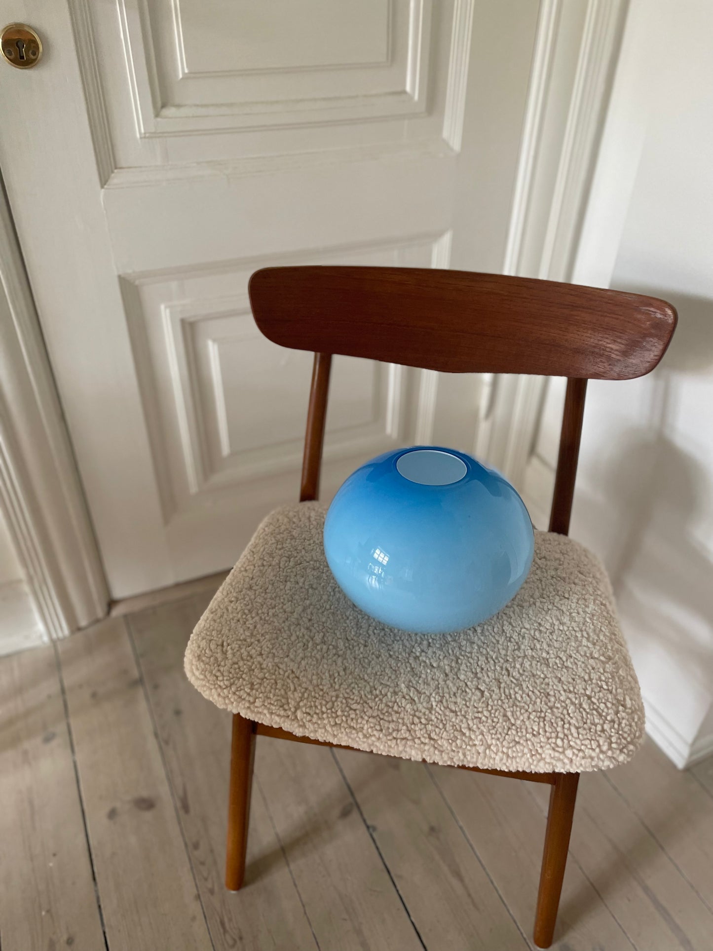 Blå kuglevase