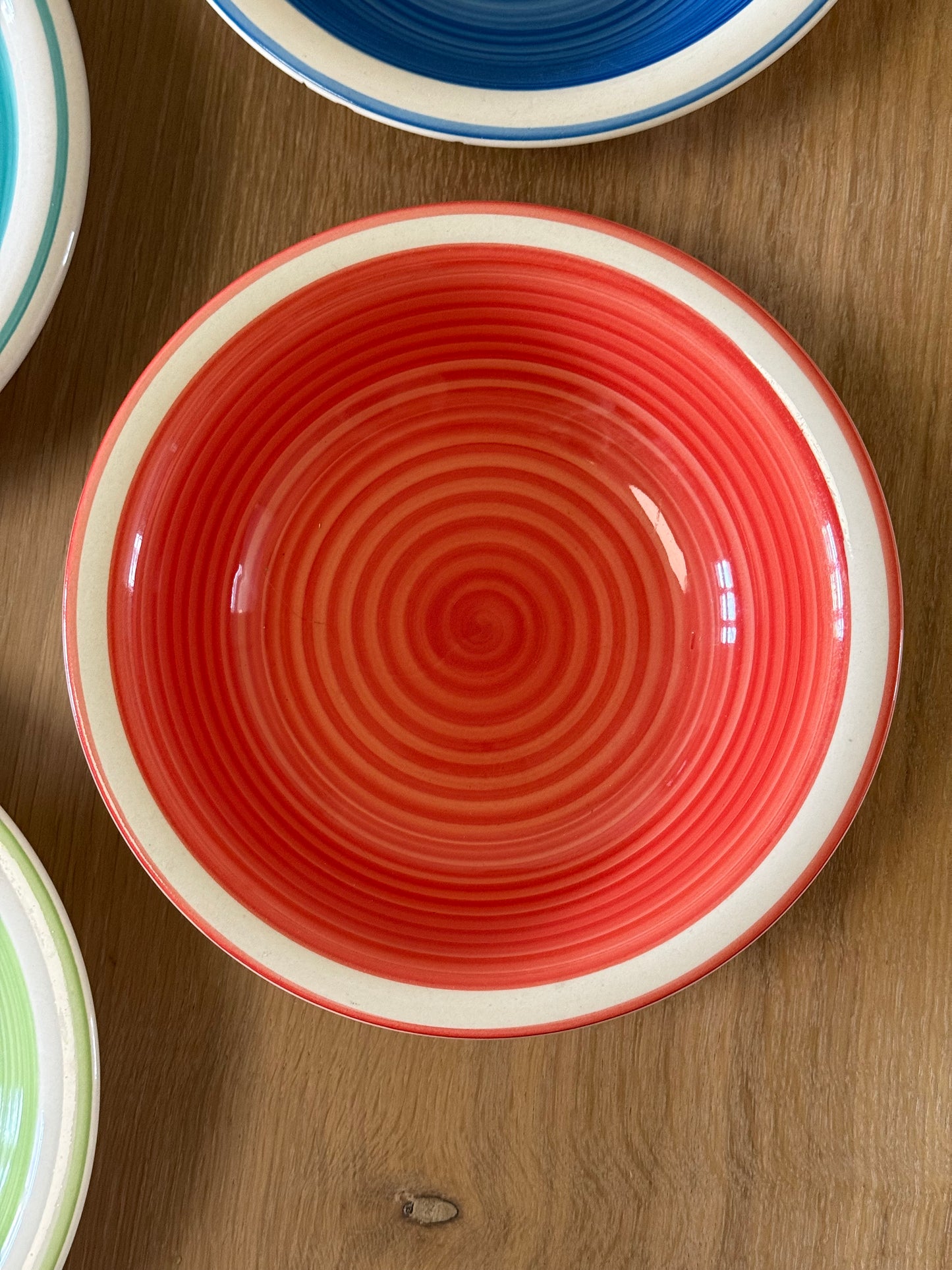 Dybe italienske tallerkener med swirl