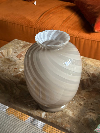Vintage Murano vase med beige swirl