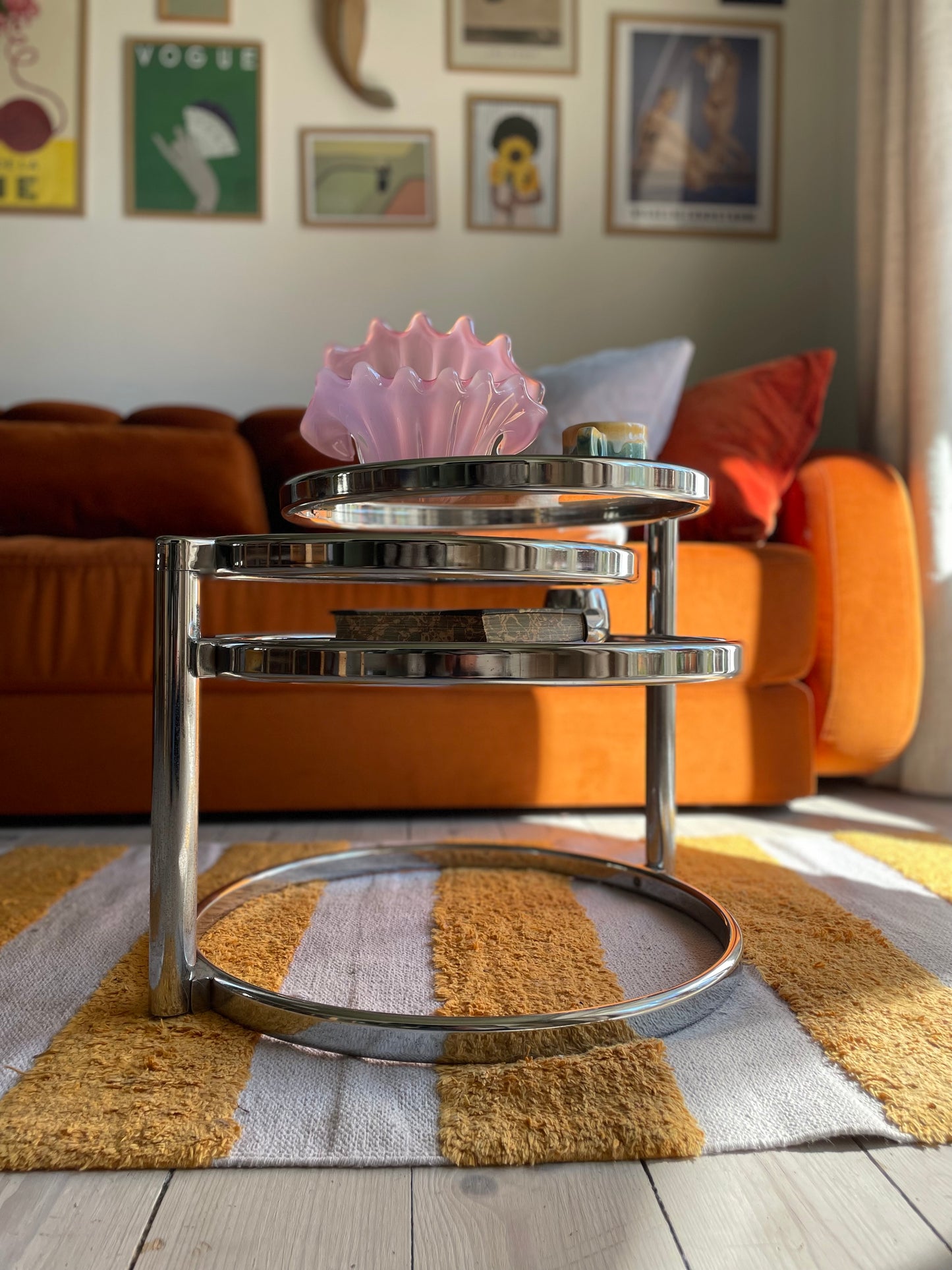 Swivel coffee table in chrome and glass