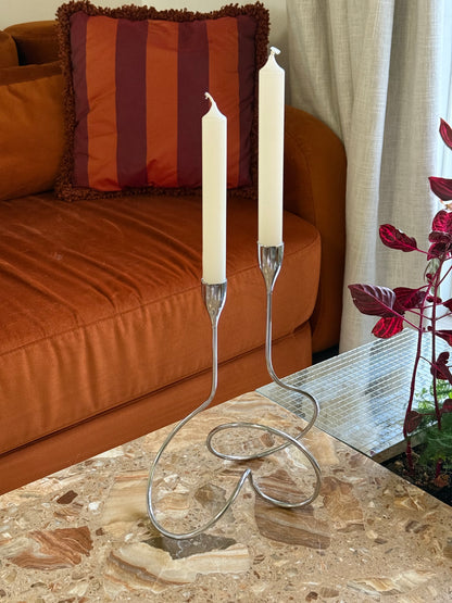 Dobbelt krøllet lysestage i krom