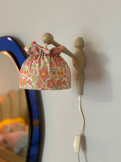 Væglampe med liberty skærm