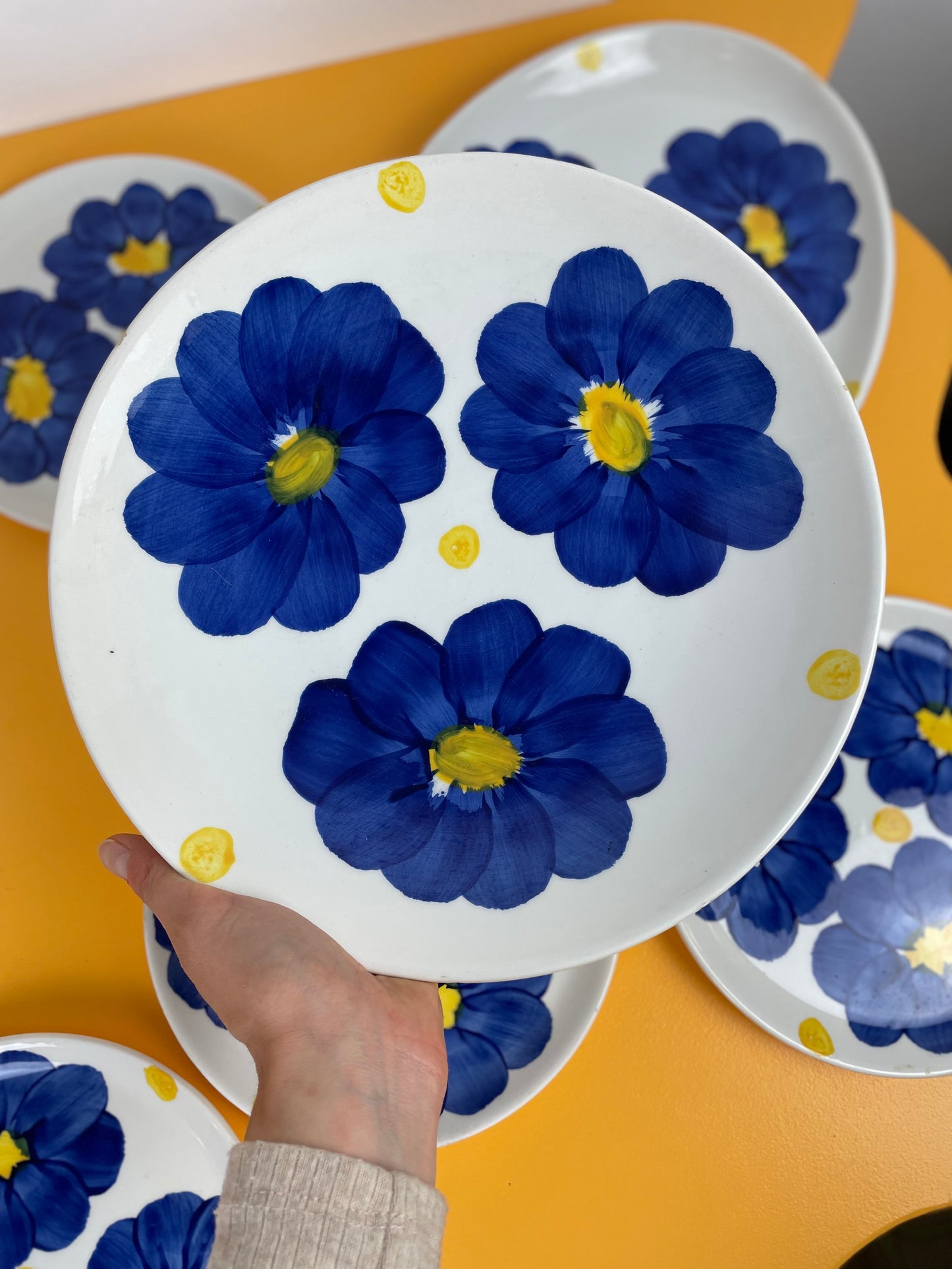 Blue-floral dish (round)