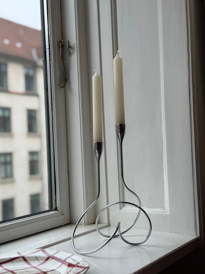 Dobbelt krøllet lysestage i krom