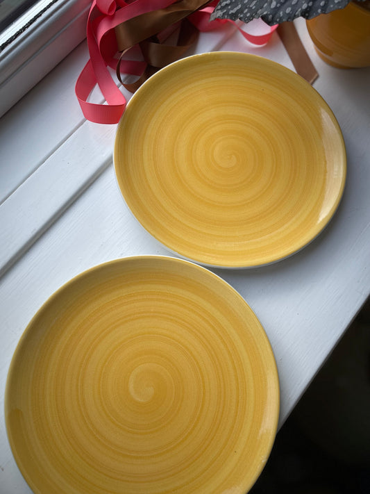 Italian light yellow swirl breakfast plates