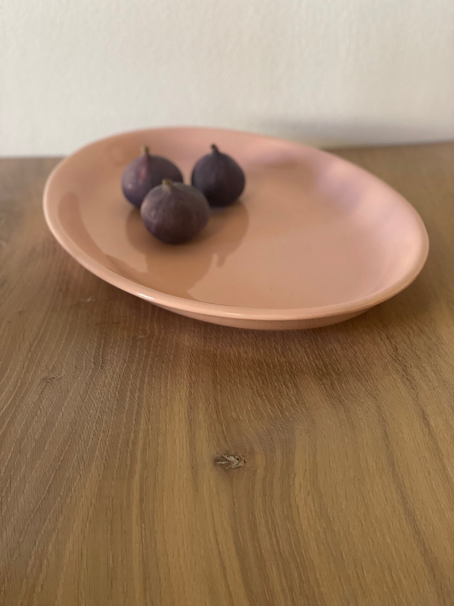 Oval light pink plate