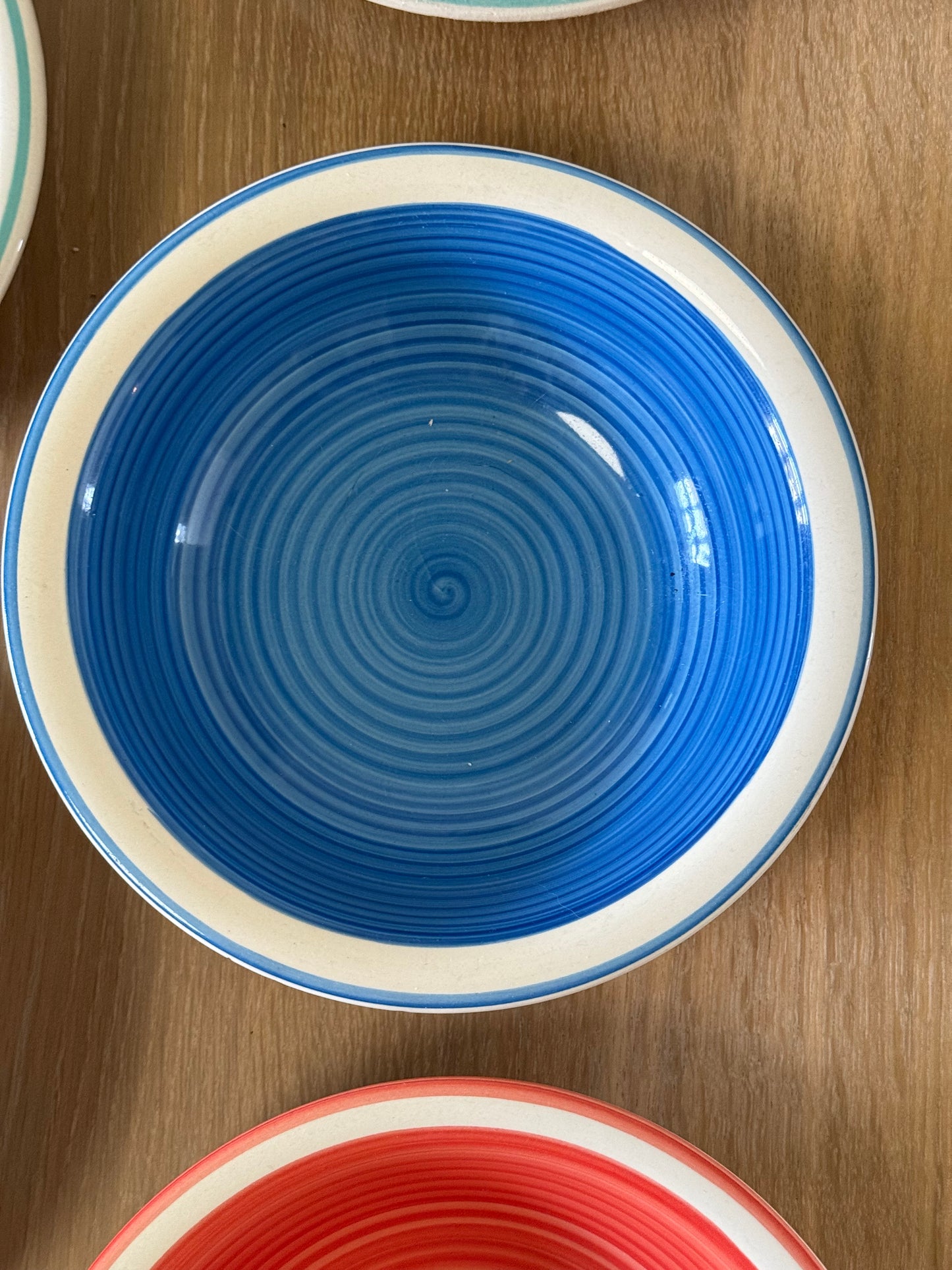 Dybe italienske tallerkener med swirl