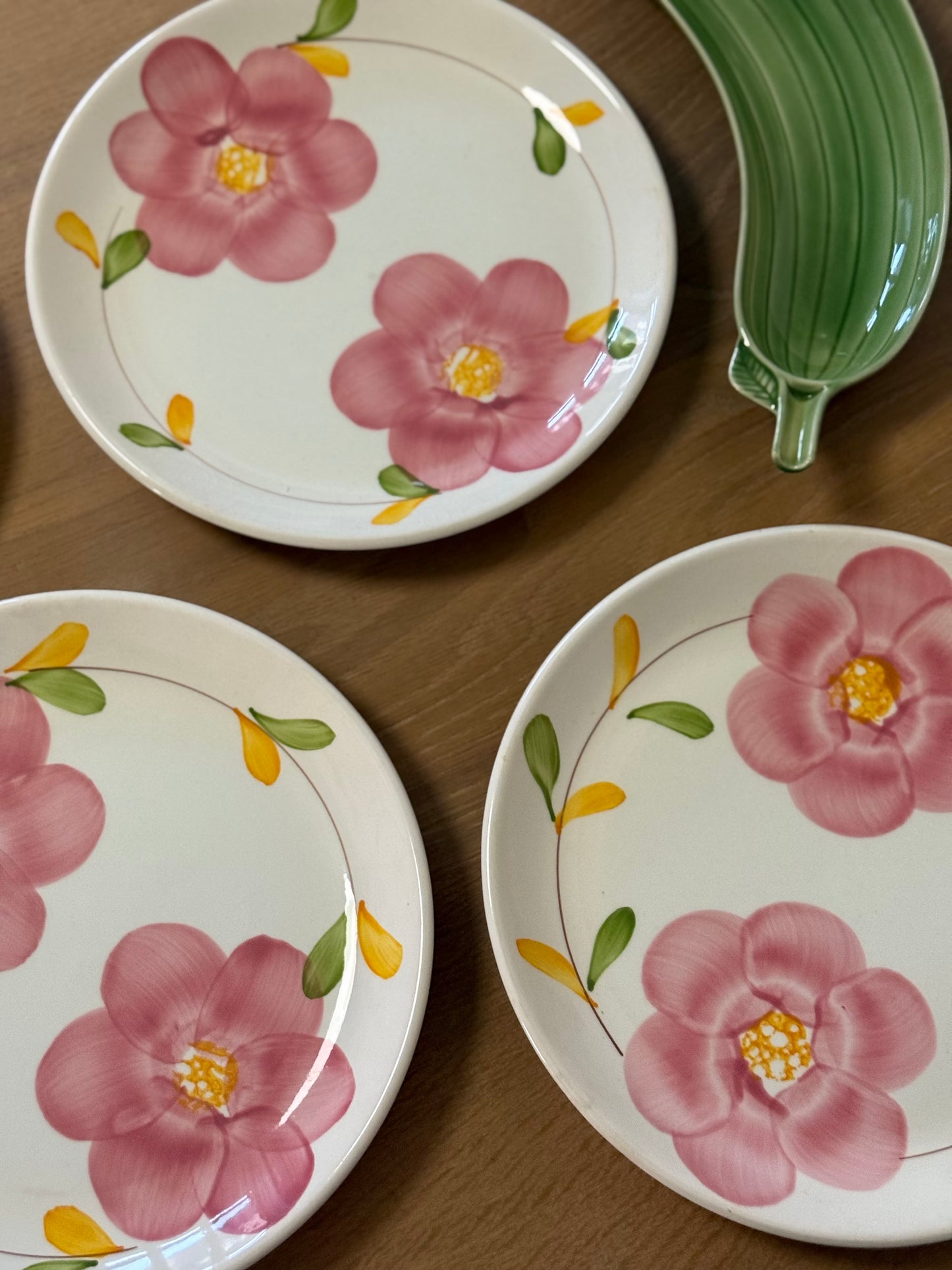 4 Italienske middagstallerkener med lyserøde blomster