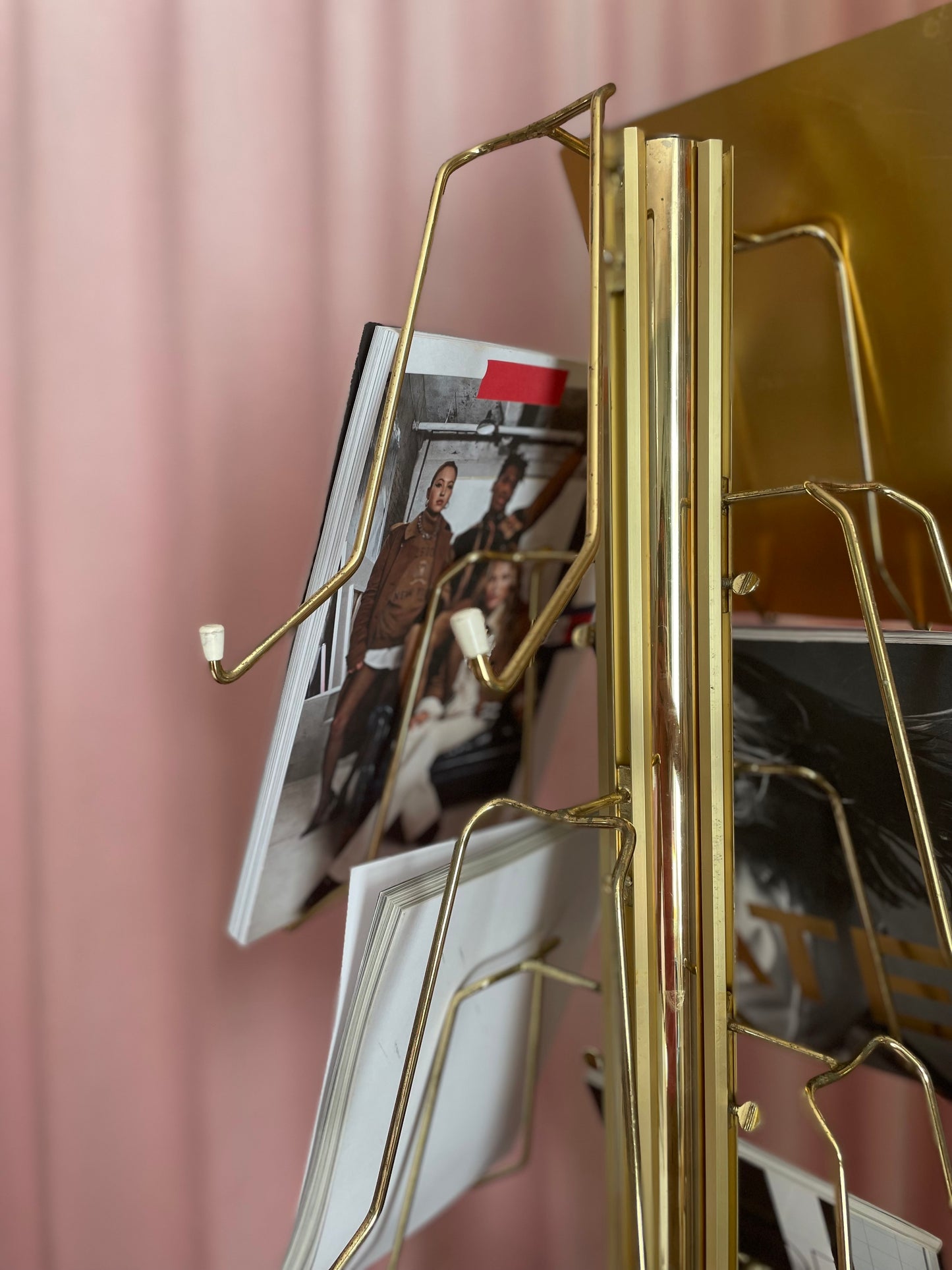 Magazine holder in brass