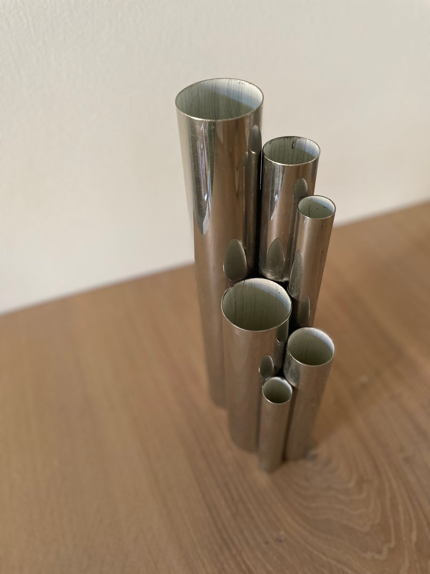 Chrome vase with 6 holes