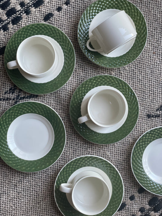 Cup set with green braided edge