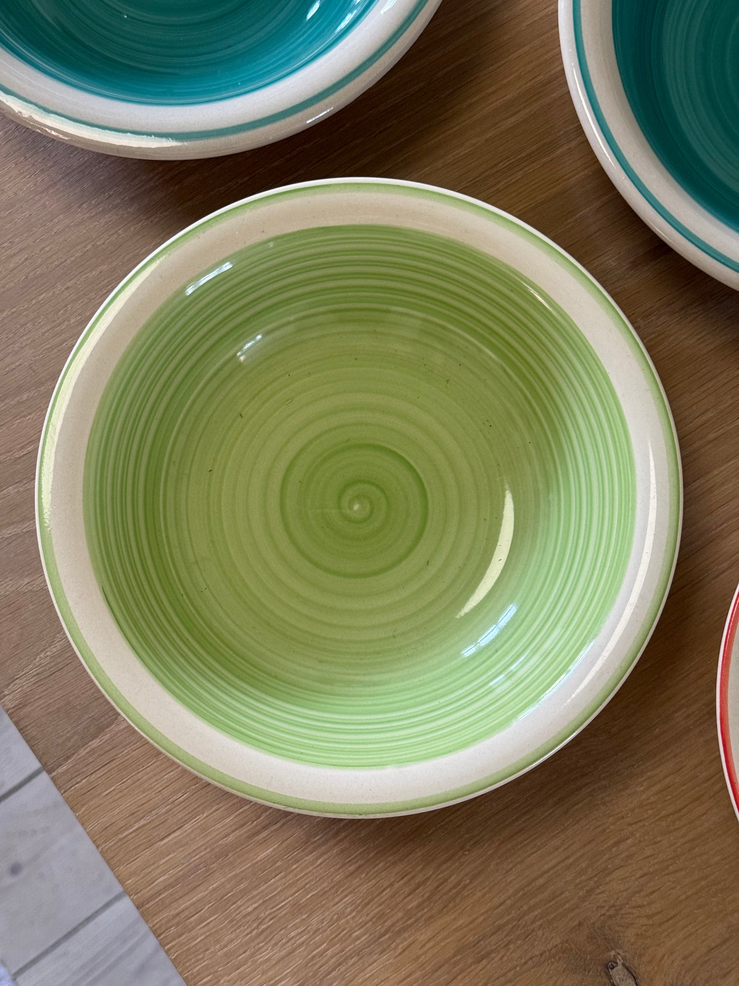 Dybe italienske tallerkener med swirl
