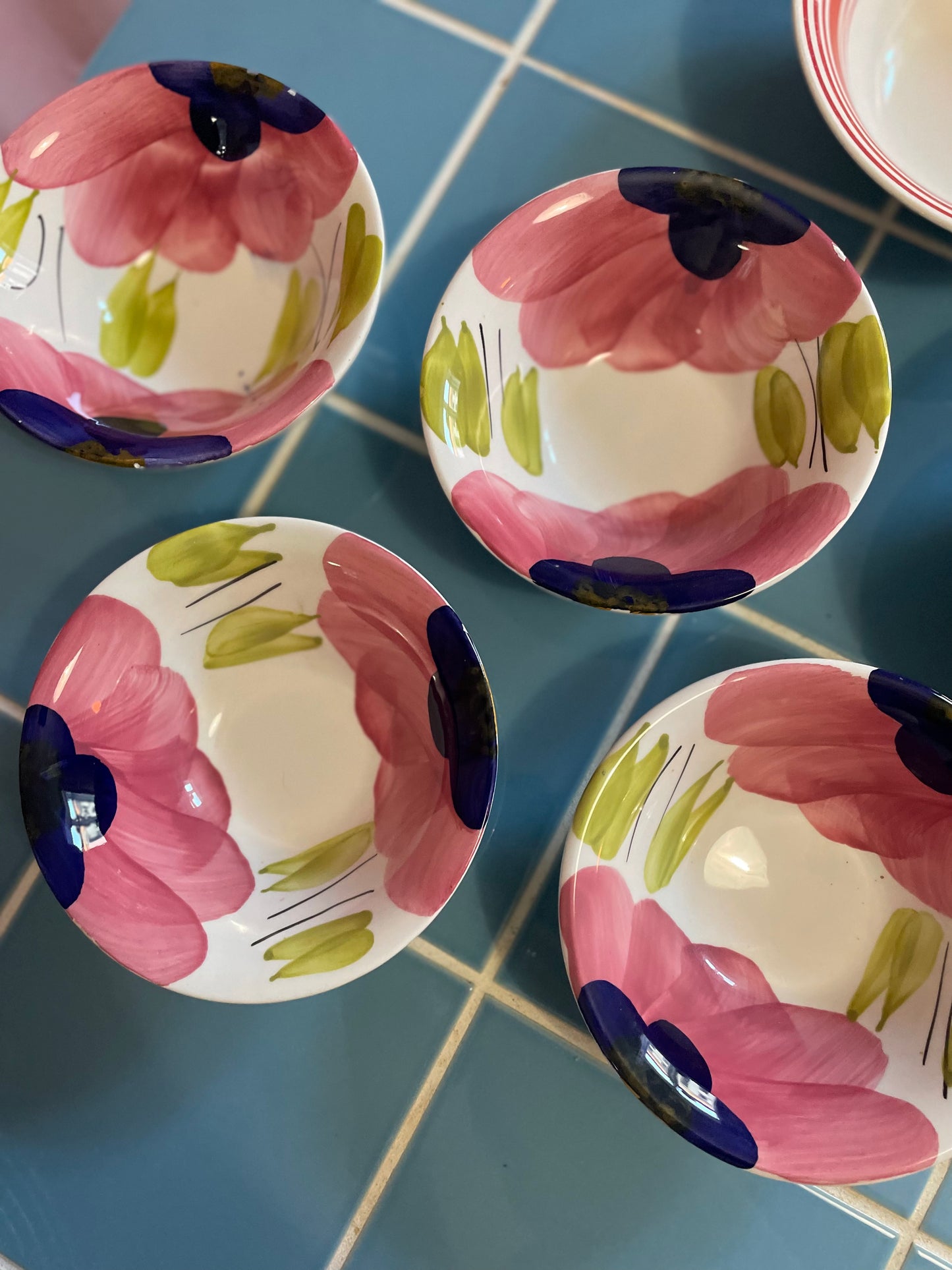 Italian small bowls with pink flowers