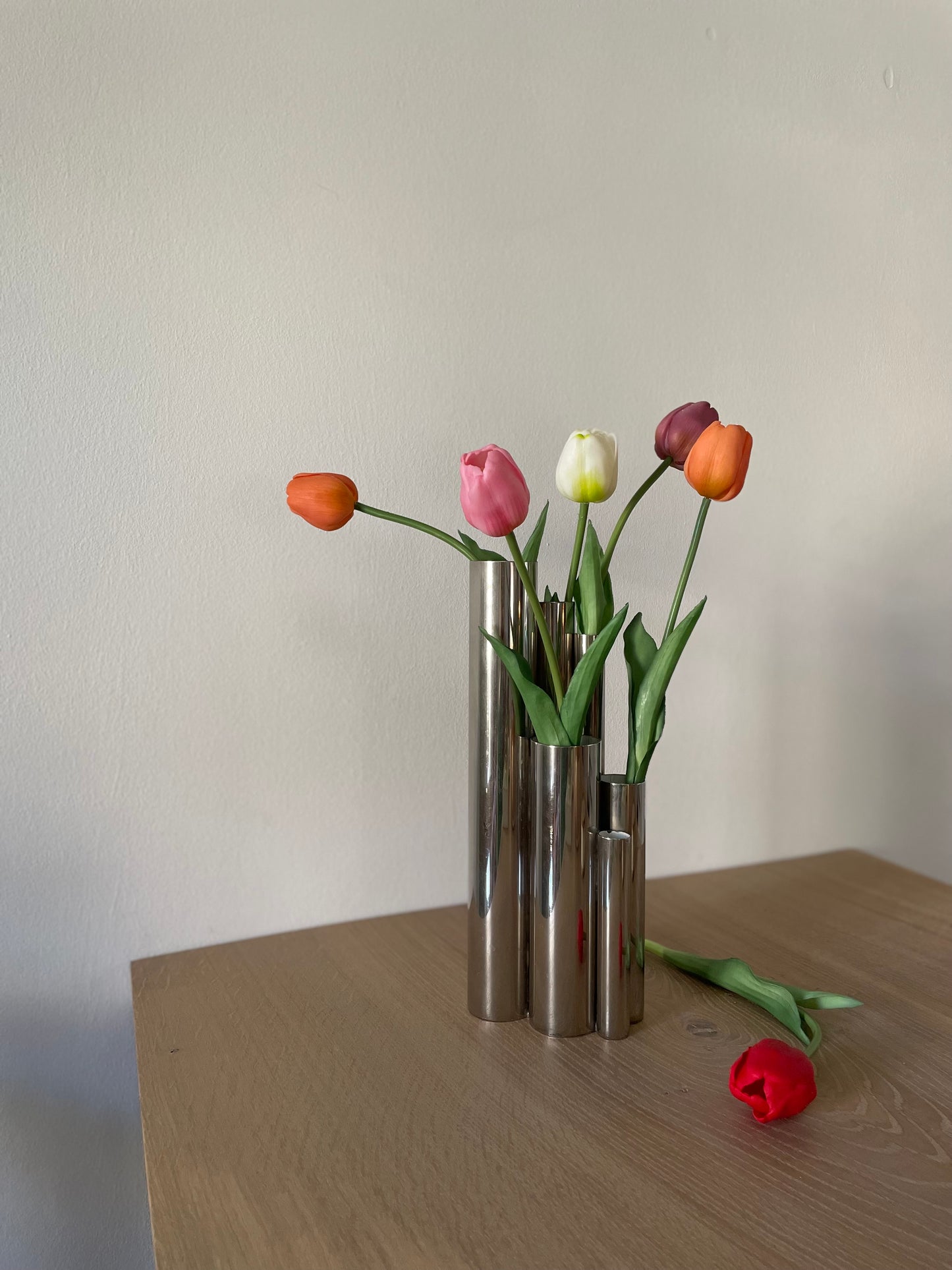 Chrome vase with 6 holes